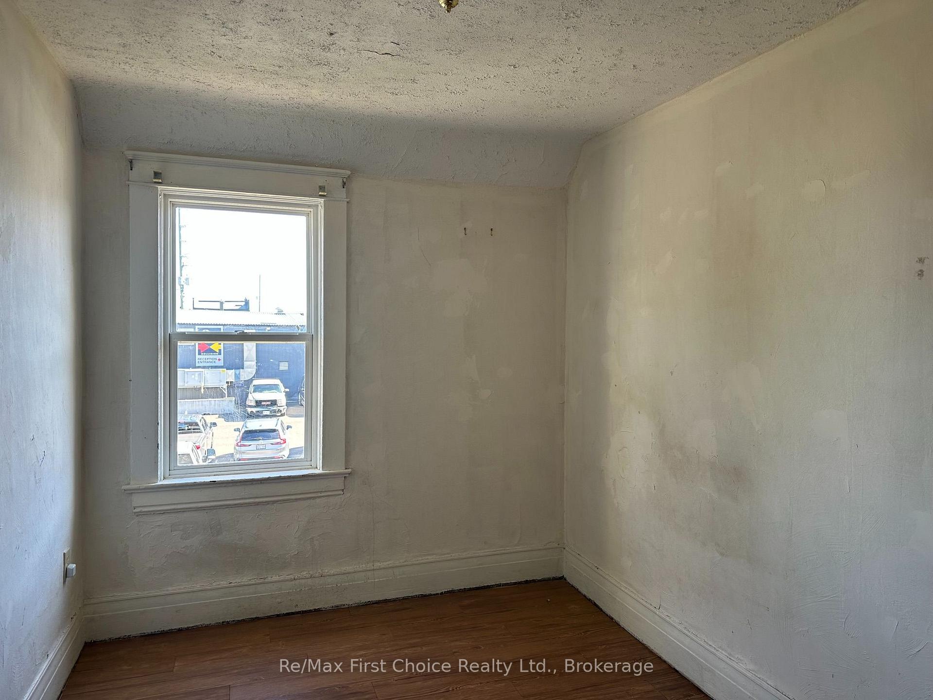 Photo 57 of 128 Cumming Street, Thunder Bay, East End — HOMEH
