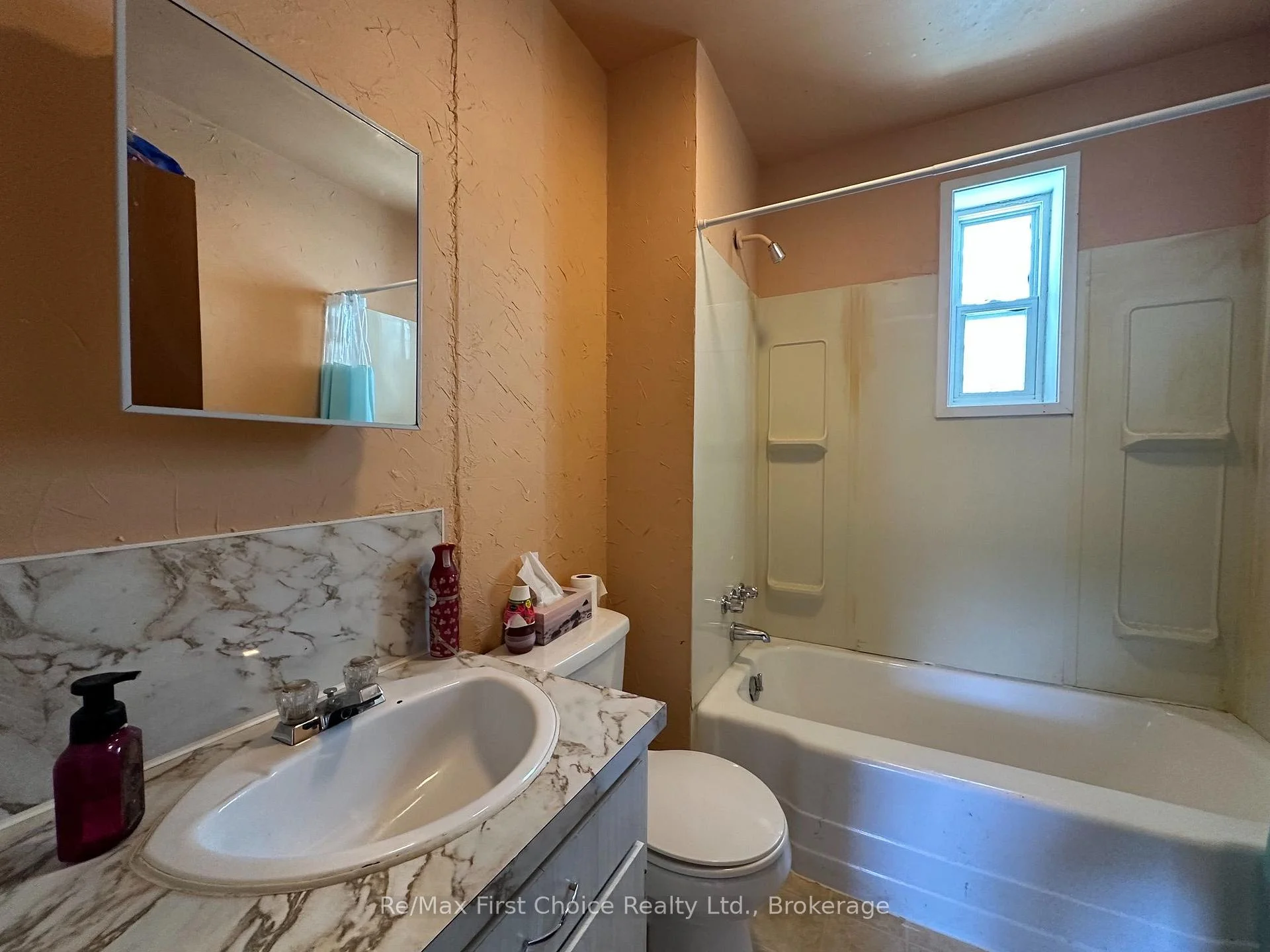Photo 54 of 128 Cumming Street, Thunder Bay, East End — HOMEH