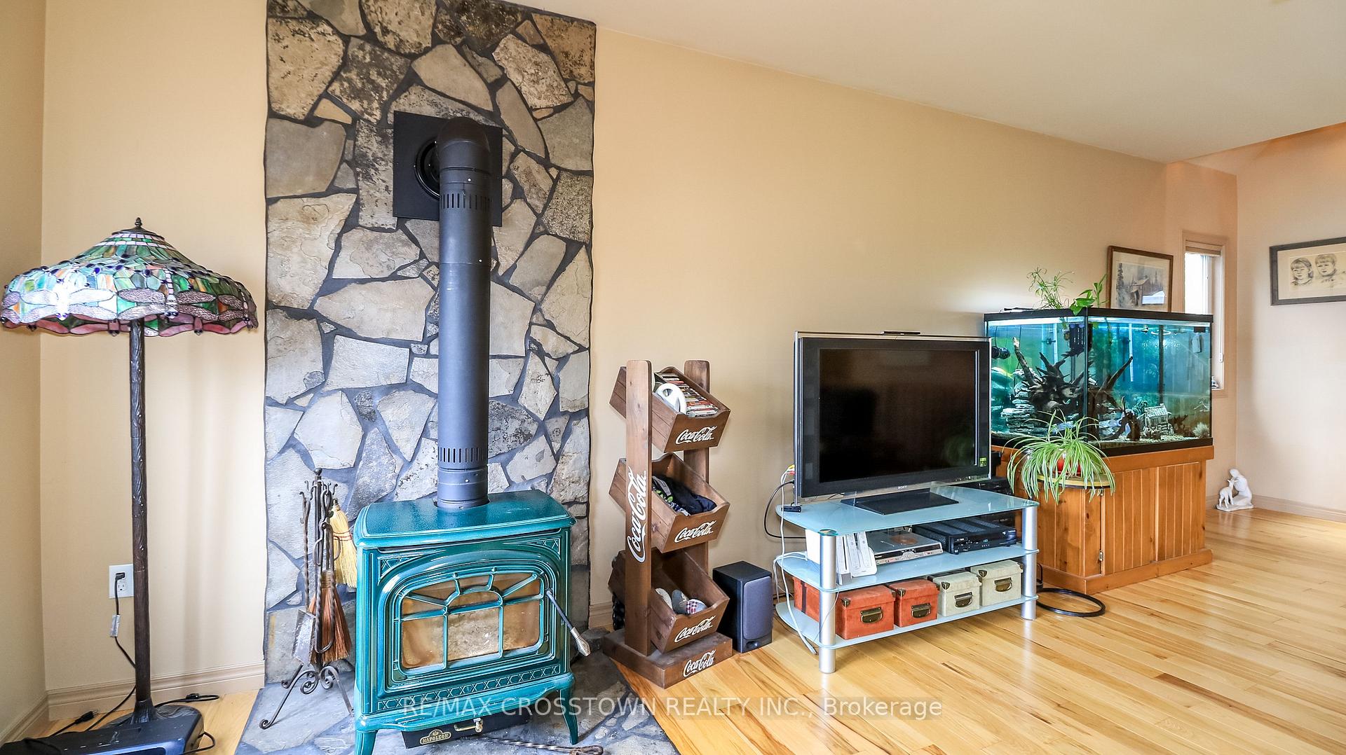 Photo 15 of 2325 Crystal Beach Road, Innisfil, Alcona — HOMEH