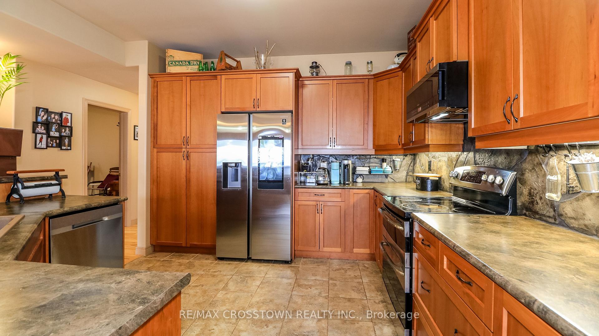 Photo 17 of 2325 Crystal Beach Road, Innisfil, Alcona — HOMEH