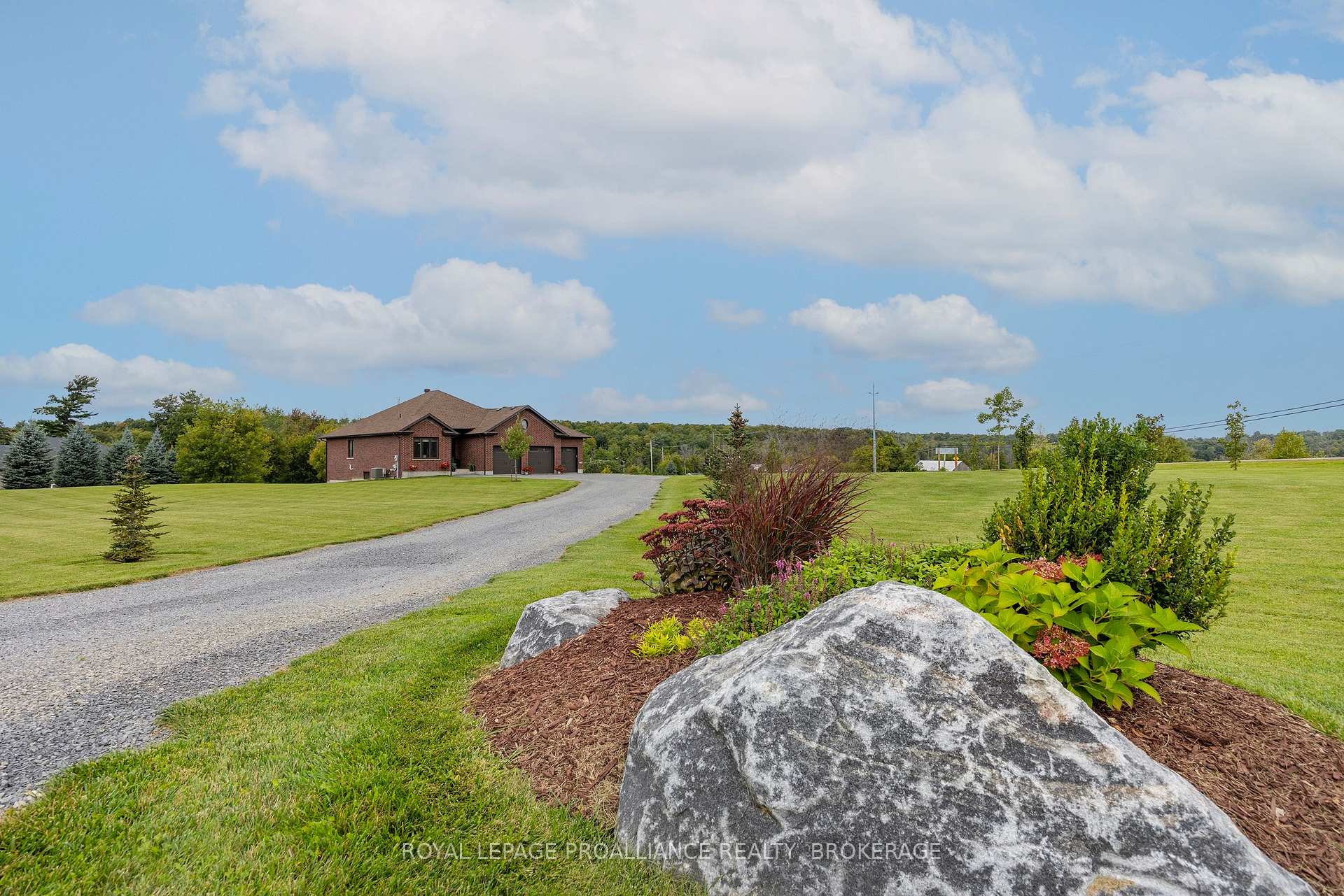Photo 2 of 4 Sandstone Court, Frontenac, Frontenac South — HOMEH
