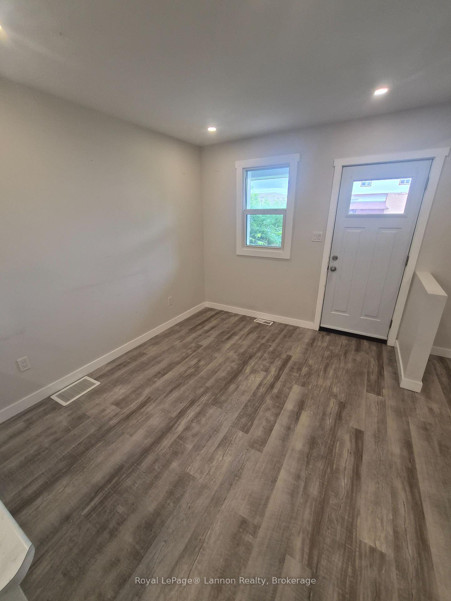 Photo 2 of 500 Wiley Street, Thunder Bay, East End — HOMEH