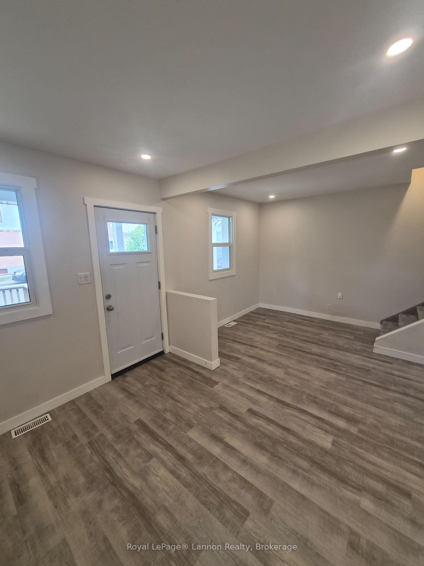 Photo 3 of 500 Wiley Street, Thunder Bay, East End — HOMEH