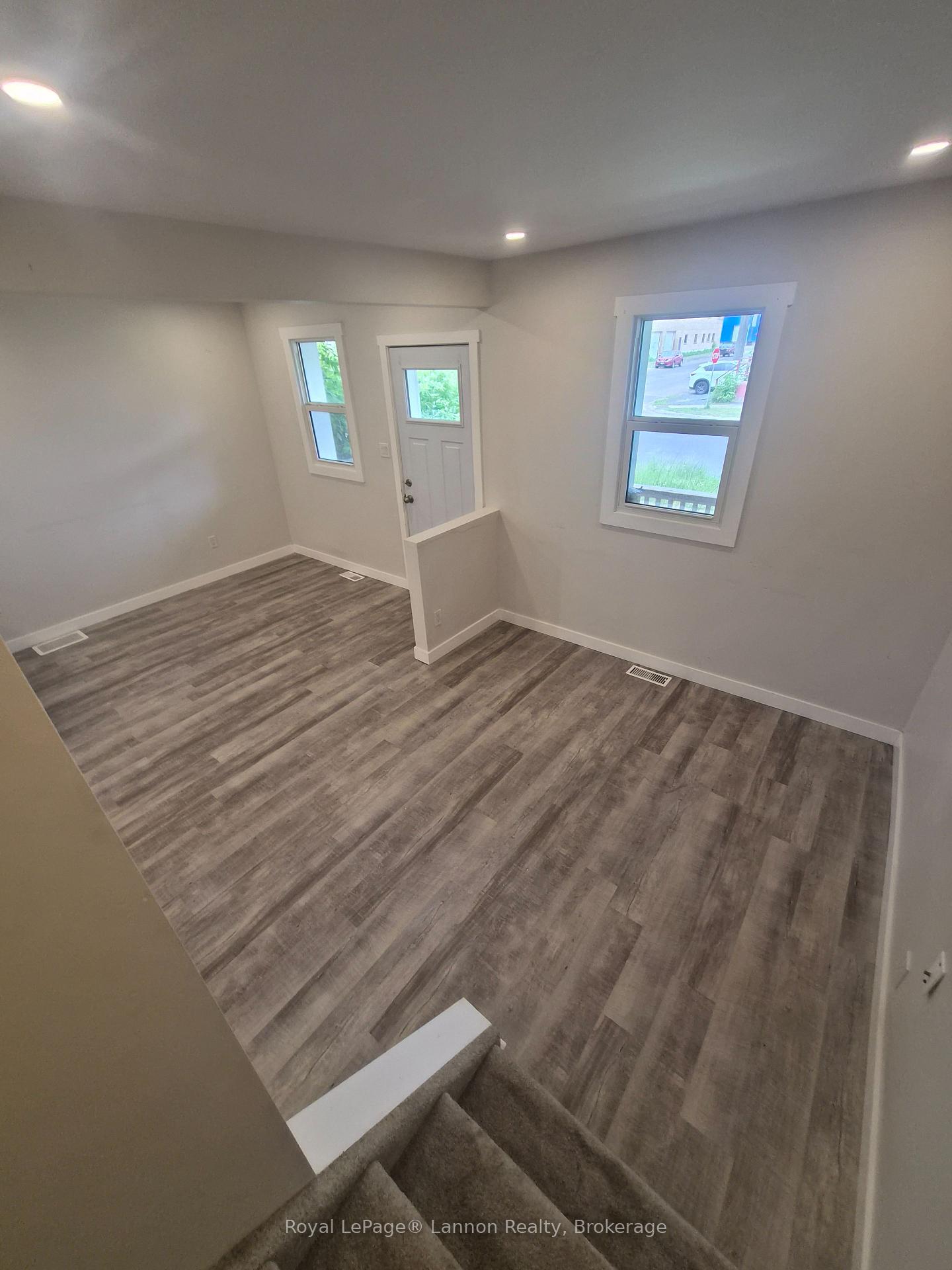 Photo 4 of 500 Wiley Street, Thunder Bay, East End — HOMEH