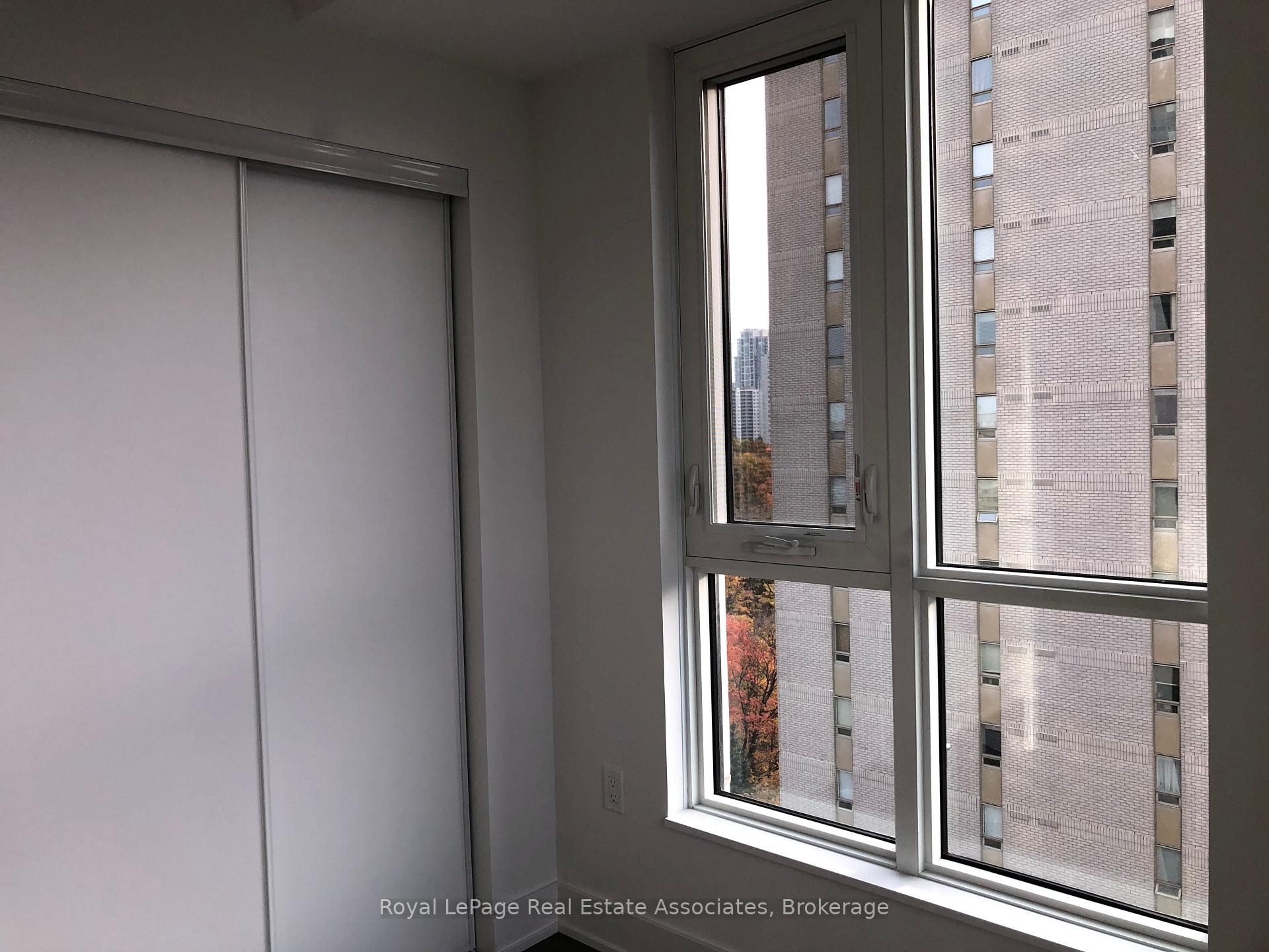Photo 2 of Unit 1004, 202 Burnhamthorpe Road E, Mississauga, Mississauga Valleys — HOMEH