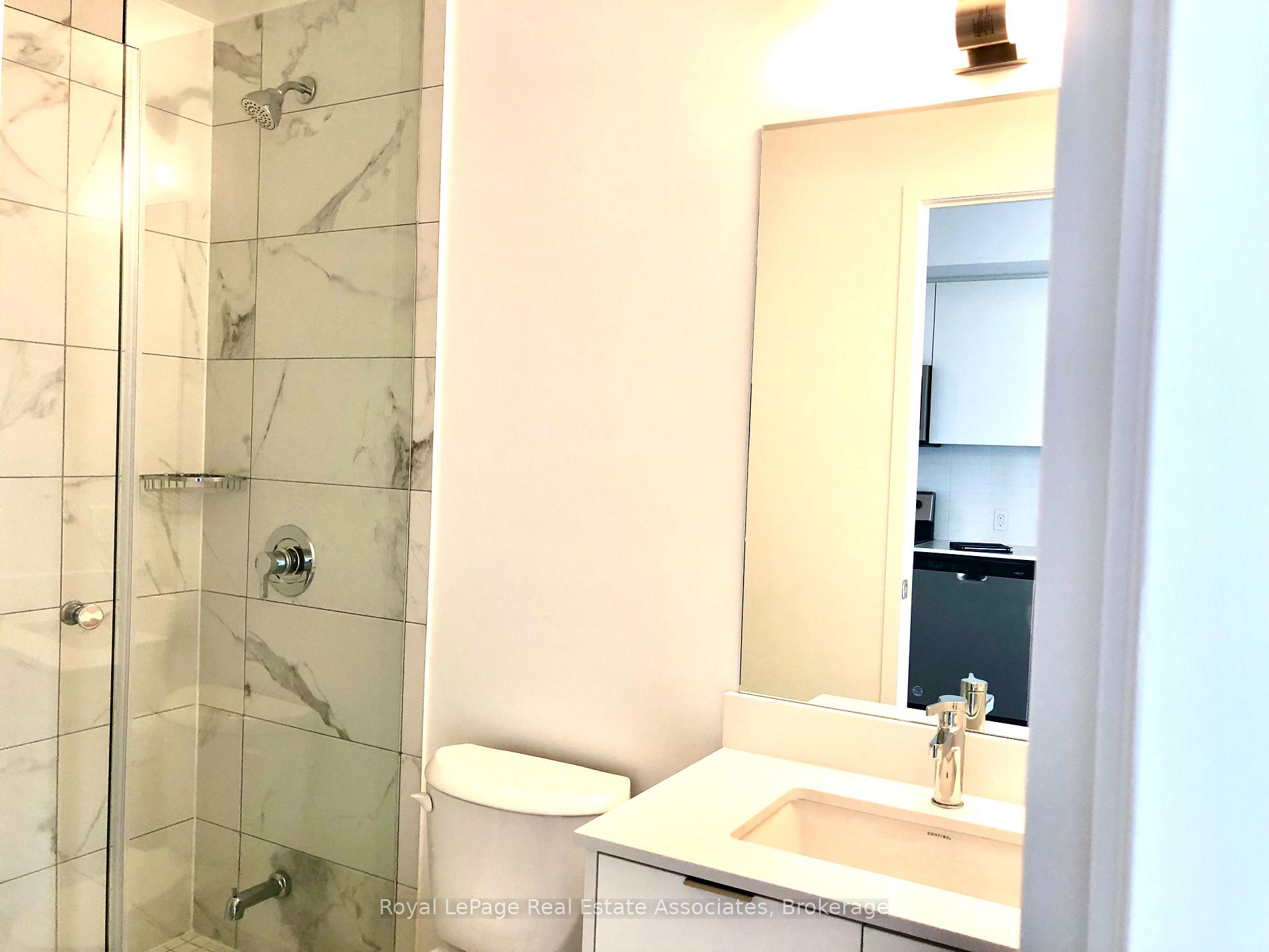 Photo 4 of Unit 1004, 202 Burnhamthorpe Road E, Mississauga, Mississauga Valleys — HOMEH