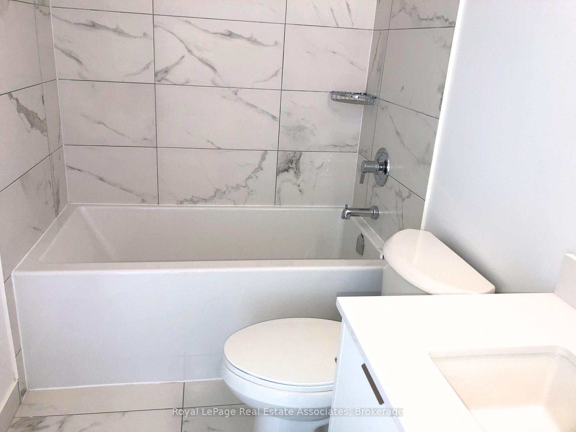 Photo 5 of Unit 1004, 202 Burnhamthorpe Road E, Mississauga, Mississauga Valleys — HOMEH