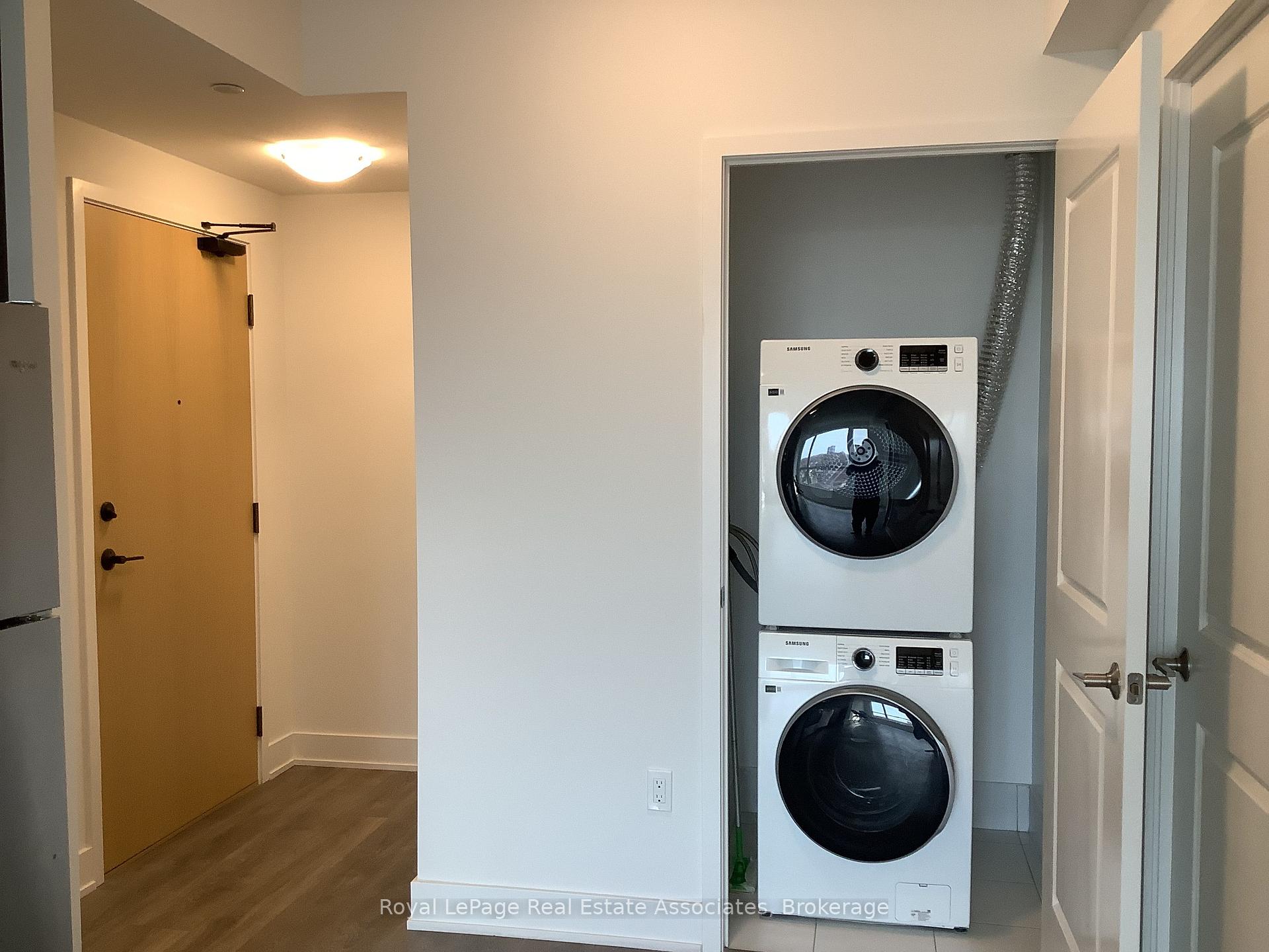 Photo 6 of Unit 1004, 202 Burnhamthorpe Road E, Mississauga, Mississauga Valleys — HOMEH