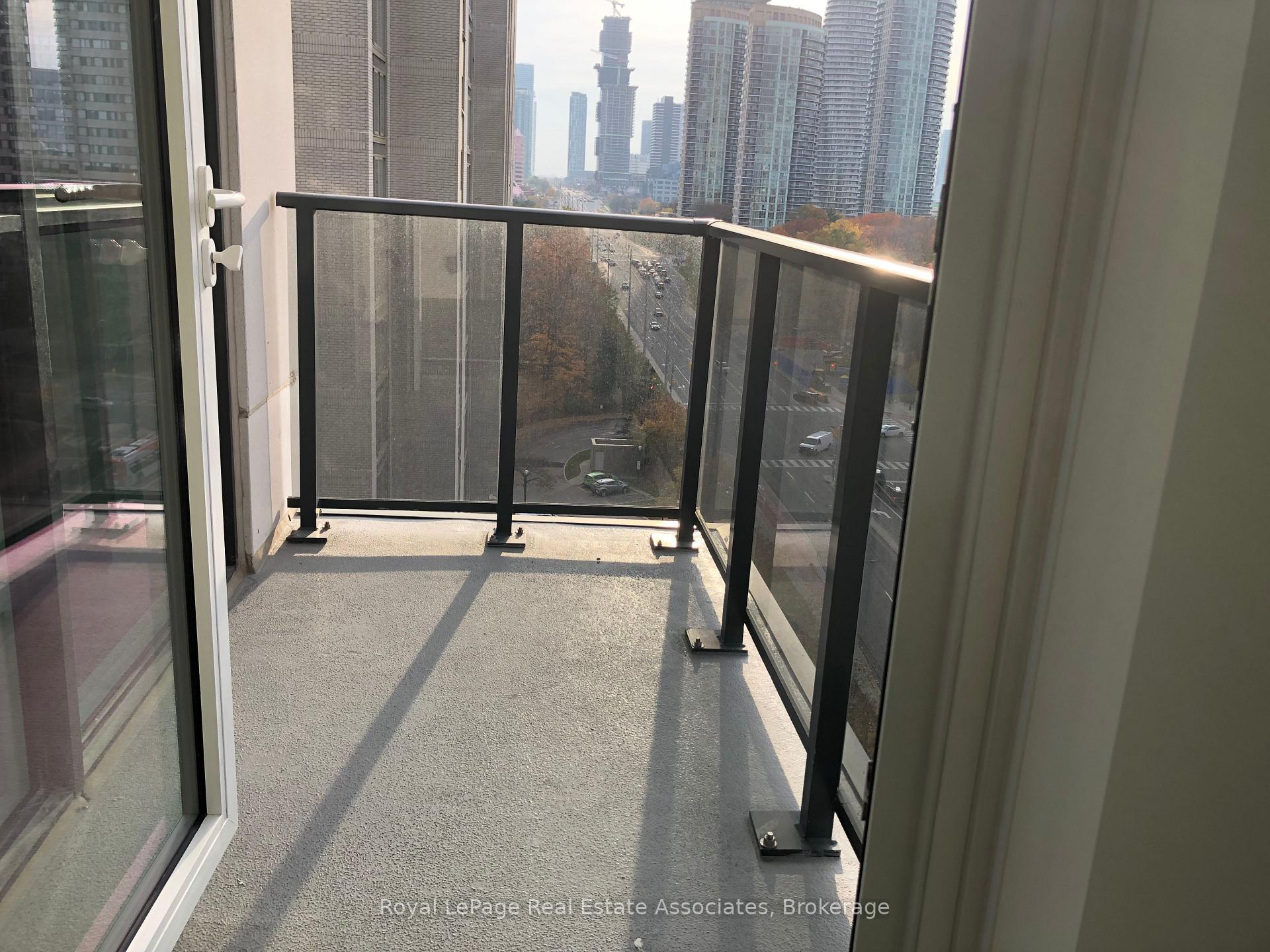 Photo 13 of Unit 1004, 202 Burnhamthorpe Road E, Mississauga, Mississauga Valleys — HOMEH
