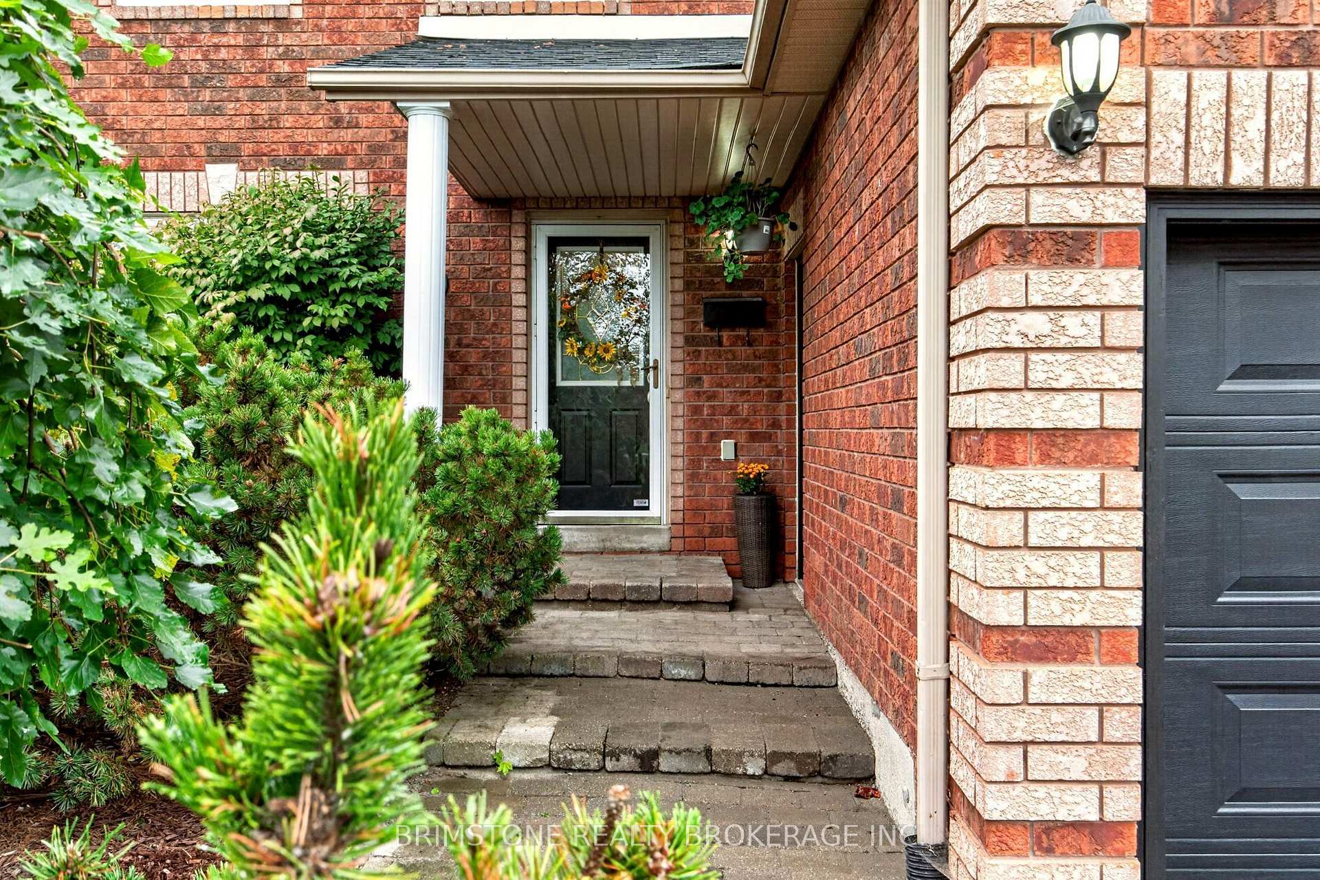 Photo 2 of 32 Wessenger Drive, Barrie, Holly — HOMEH