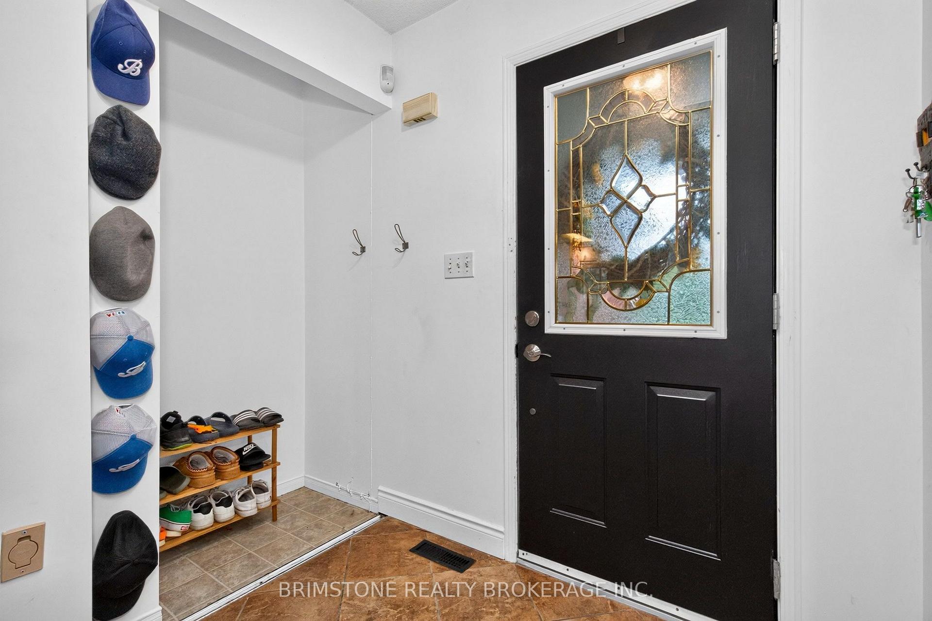Photo 3 of 32 Wessenger Drive, Barrie, Holly — HOMEH