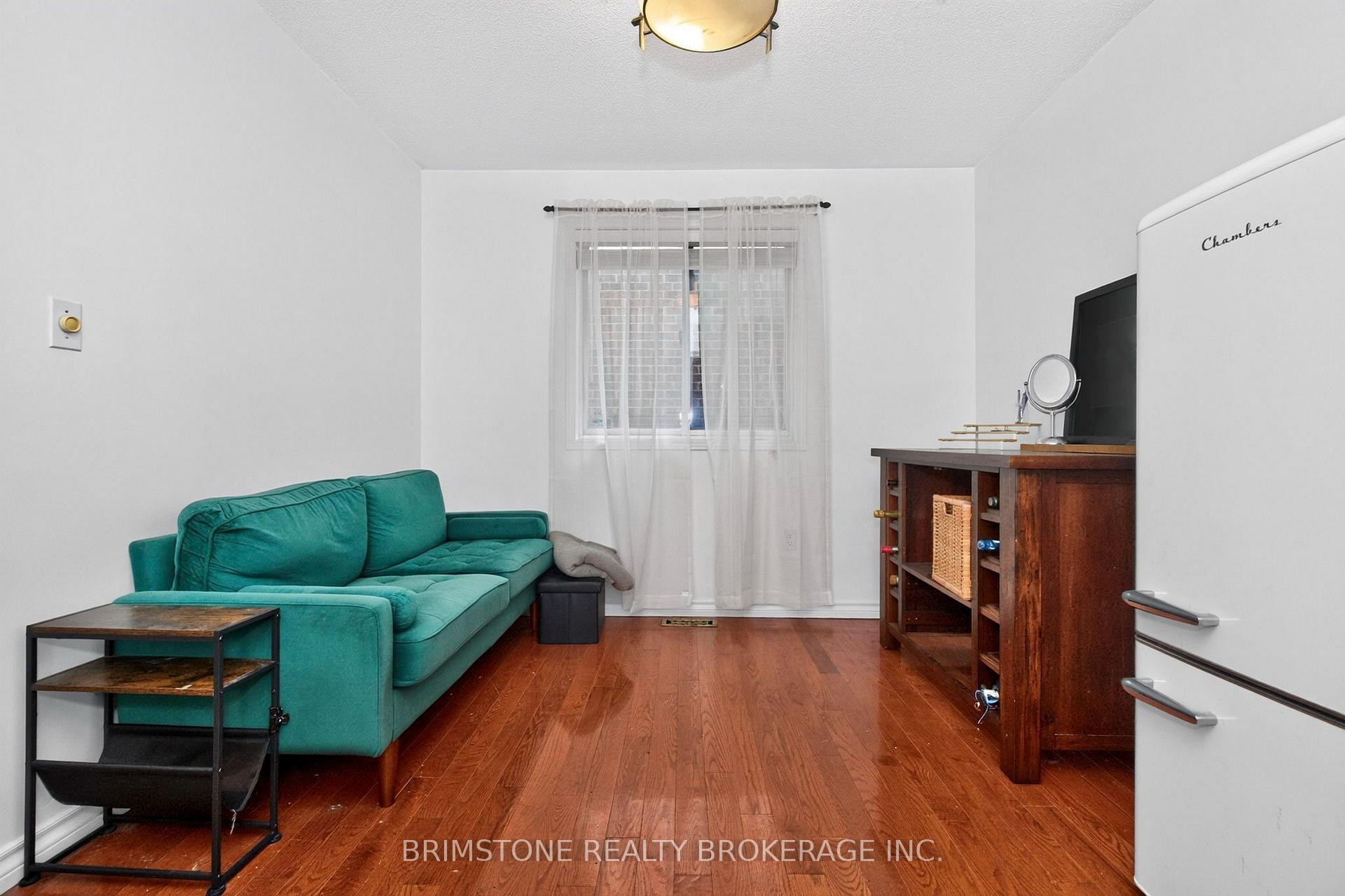 Photo 4 of 32 Wessenger Drive, Barrie, Holly — HOMEH