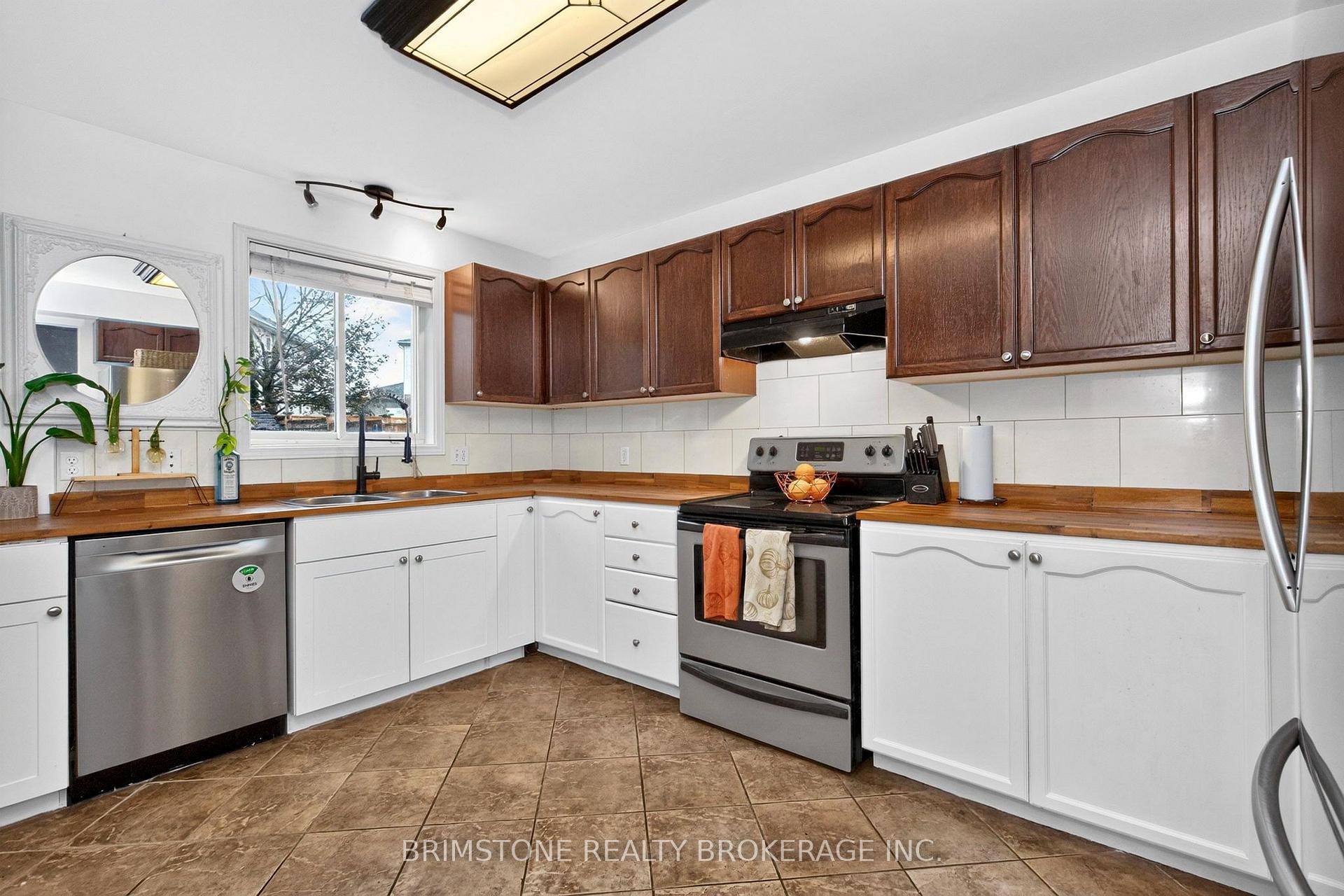 Photo 7 of 32 Wessenger Drive, Barrie, Holly — HOMEH