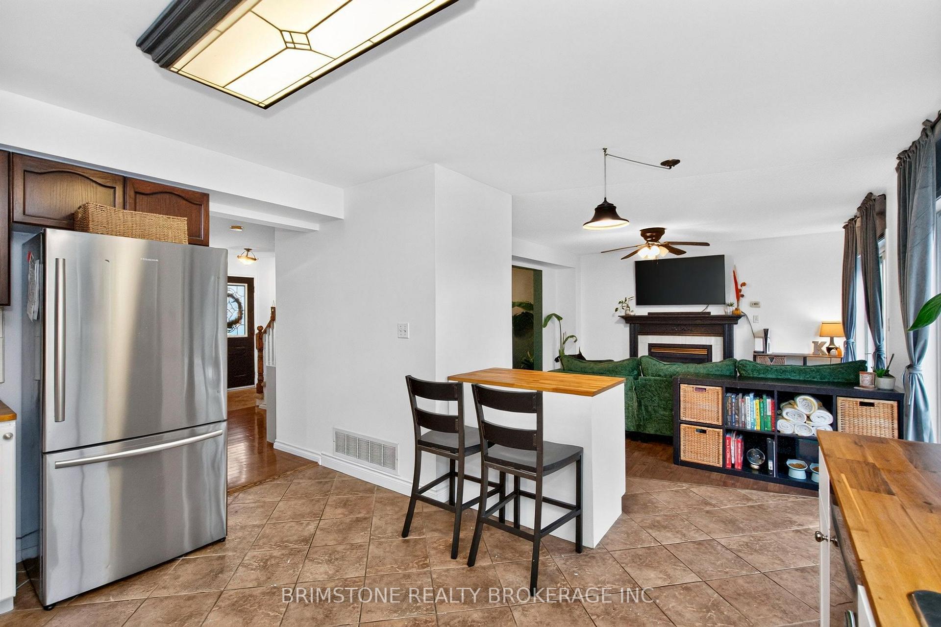 Photo 9 of 32 Wessenger Drive, Barrie, Holly — HOMEH