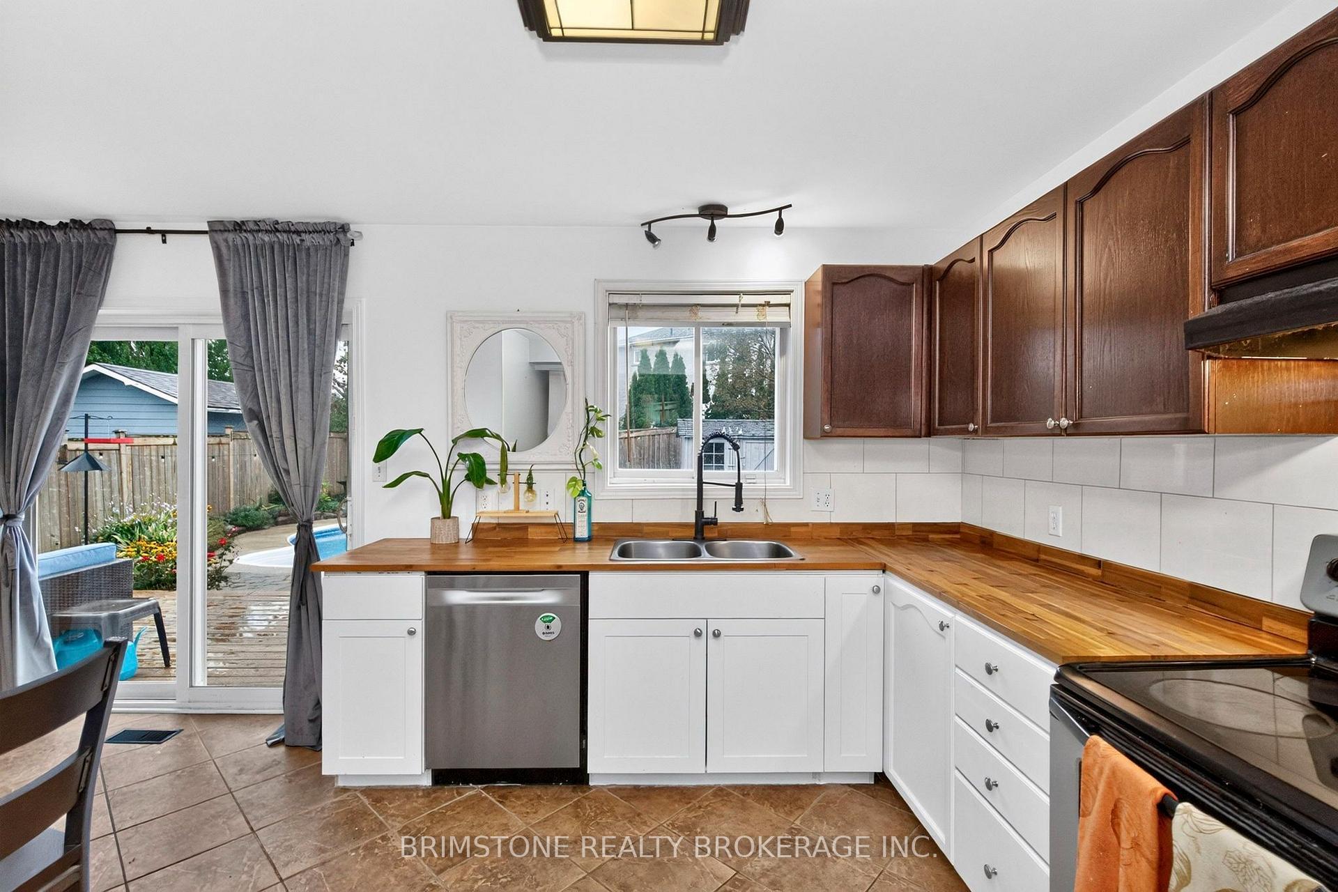 Photo 10 of 32 Wessenger Drive, Barrie, Holly — HOMEH
