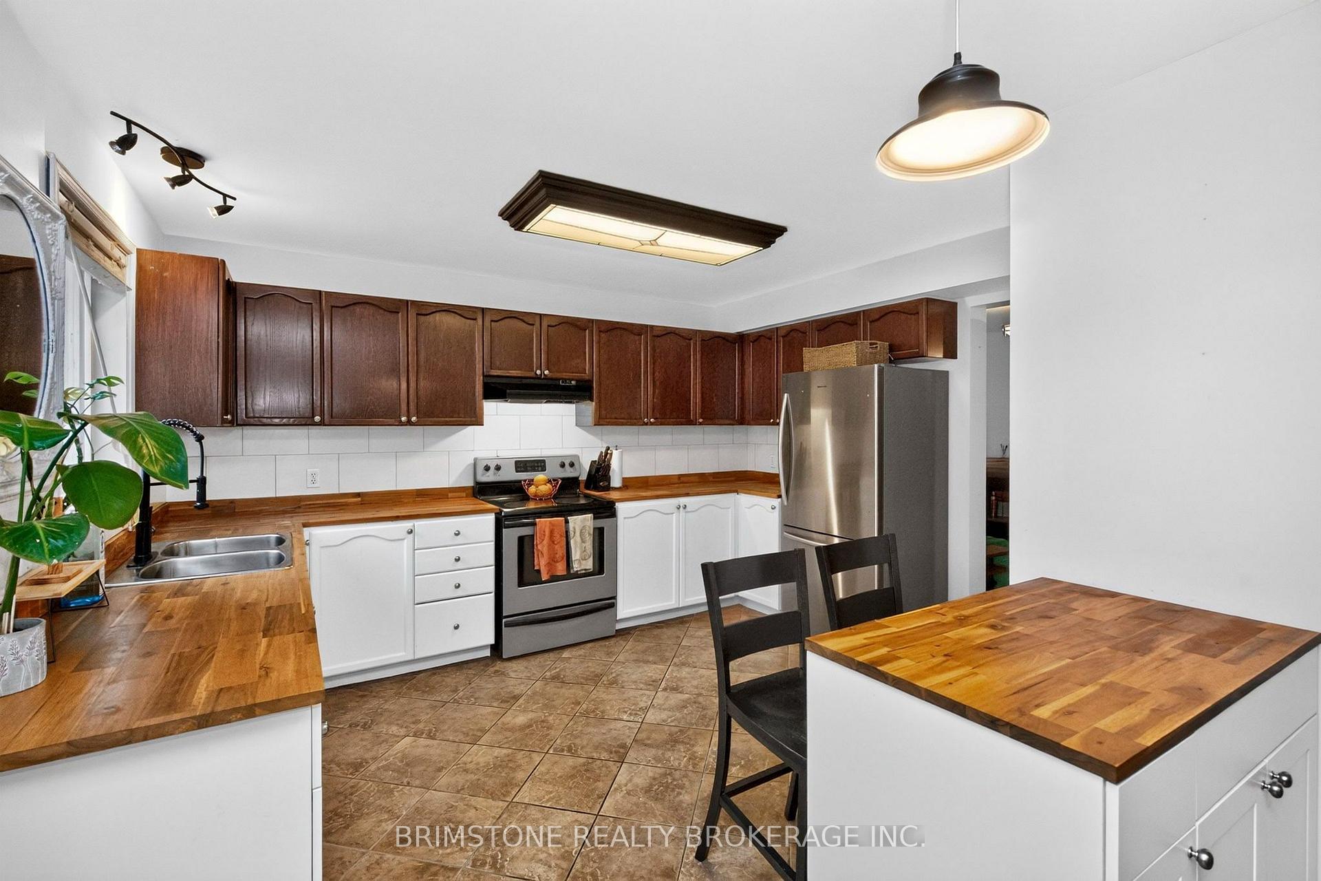 Photo 11 of 32 Wessenger Drive, Barrie, Holly — HOMEH