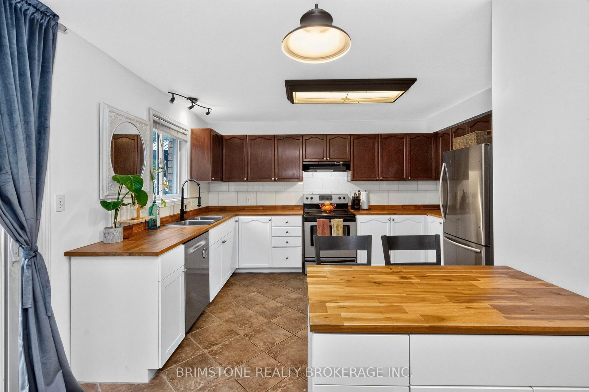 Photo 12 of 32 Wessenger Drive, Barrie, Holly — HOMEH