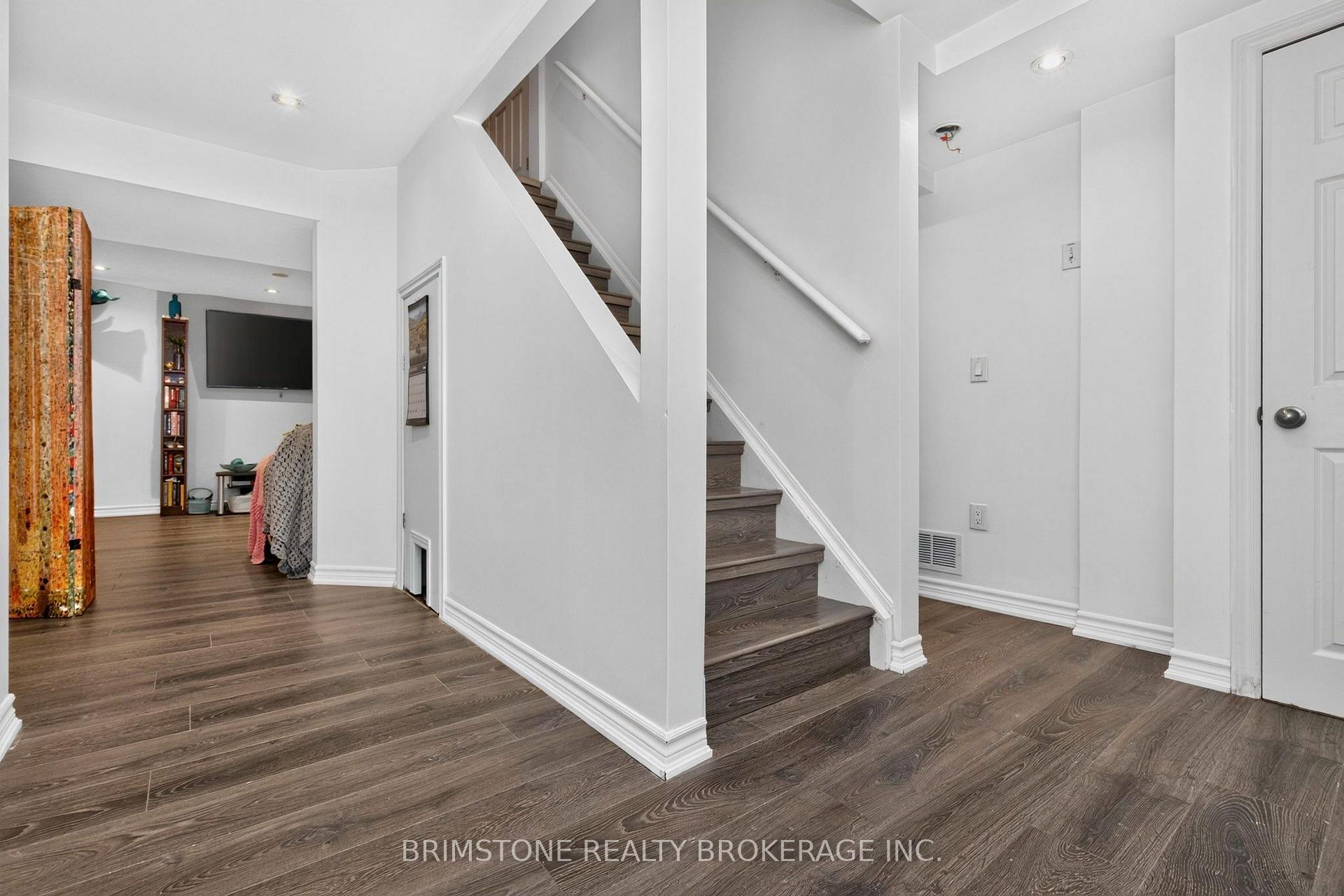 Photo 28 of 32 Wessenger Drive, Barrie, Holly — HOMEH