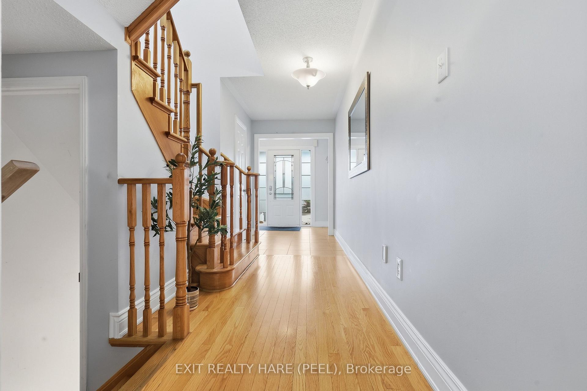 Photo 3 of 24 Snowberry Crescent, Halton Hills, Georgetown — HOMEH