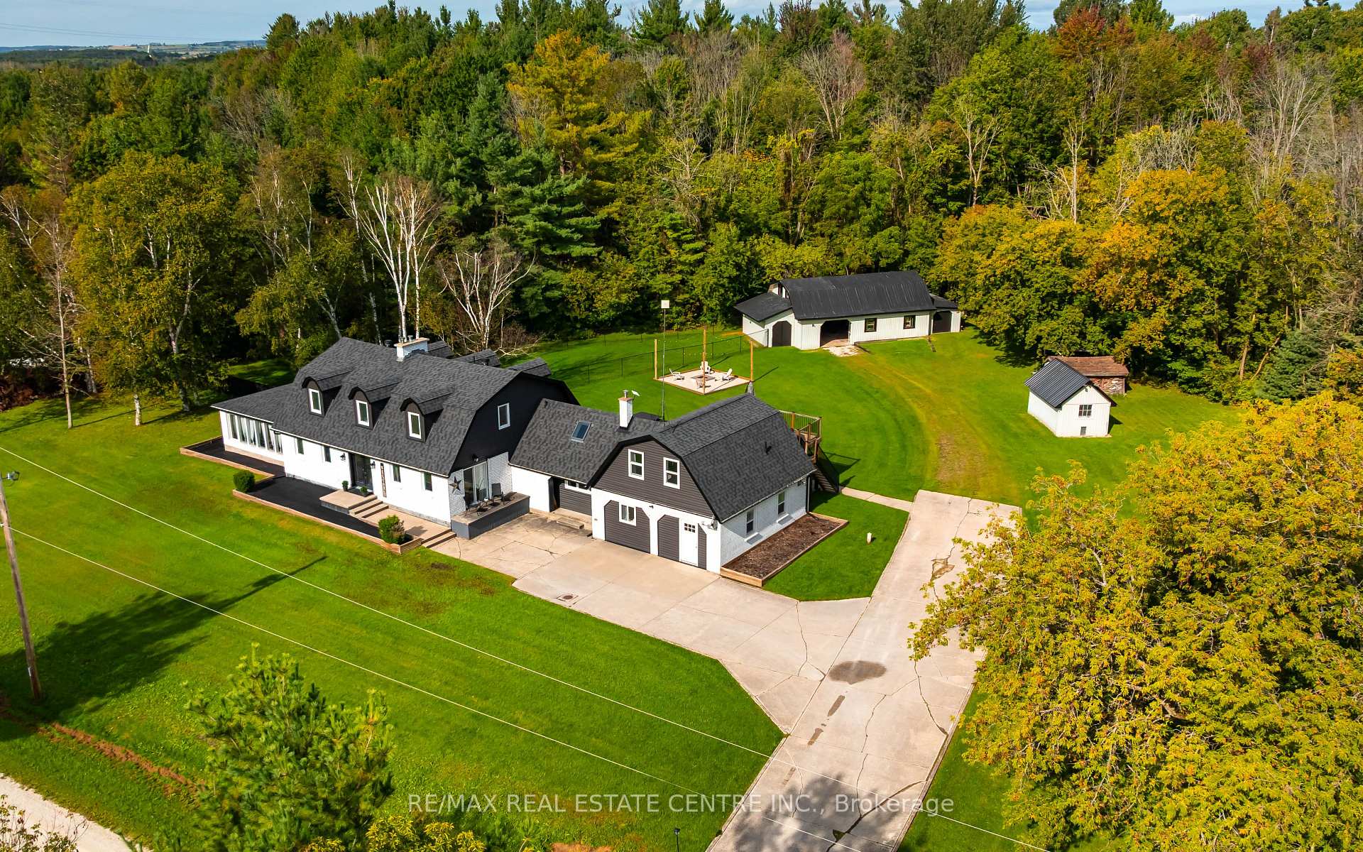 Photo 2 of 2570 Creemore Avenue, Clearview, Rural Clearview — HOMEH