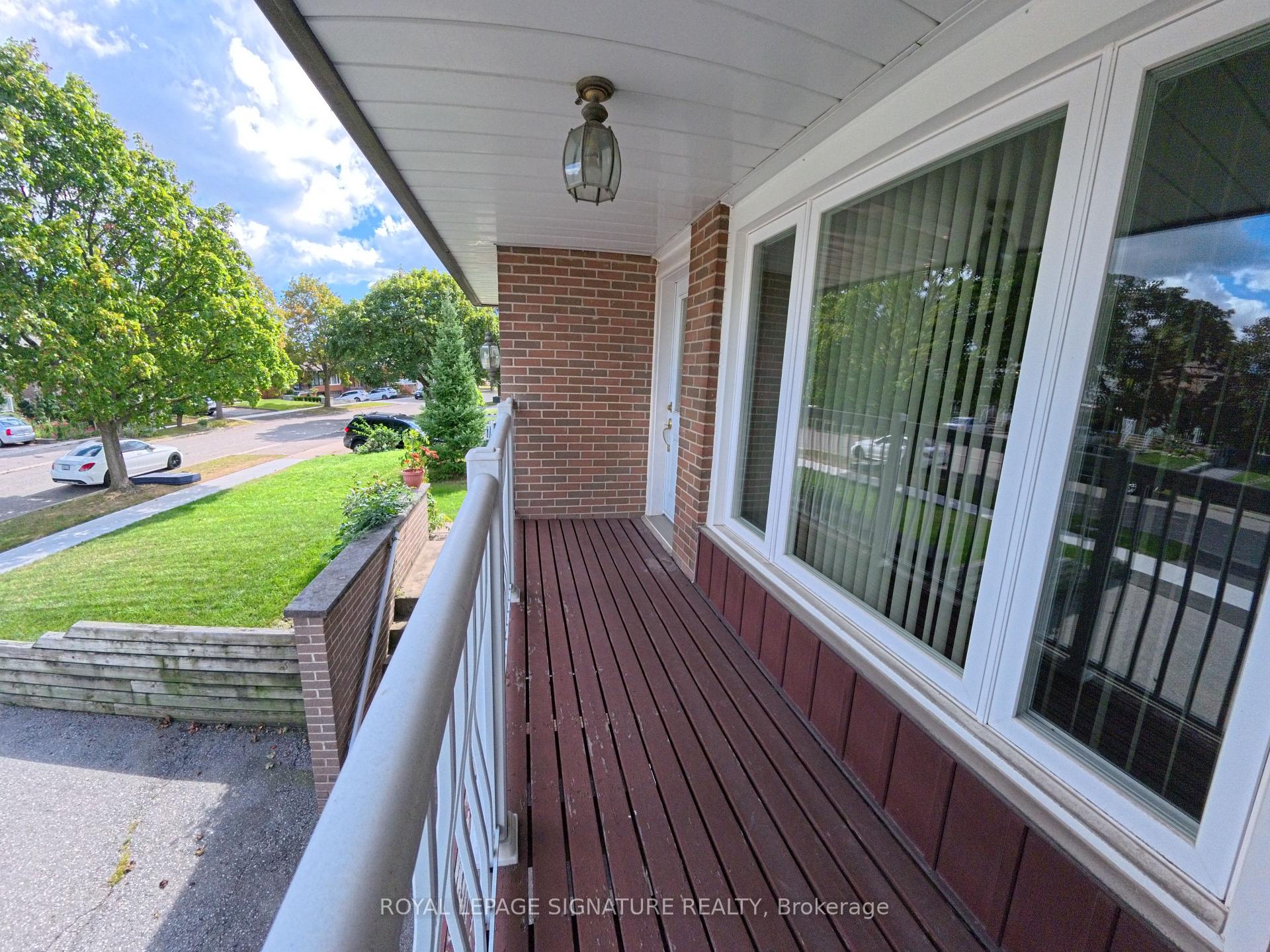 Photo 3 of 3612 Birchmeadow Crescent, Mississauga, Applewood — HOMEH