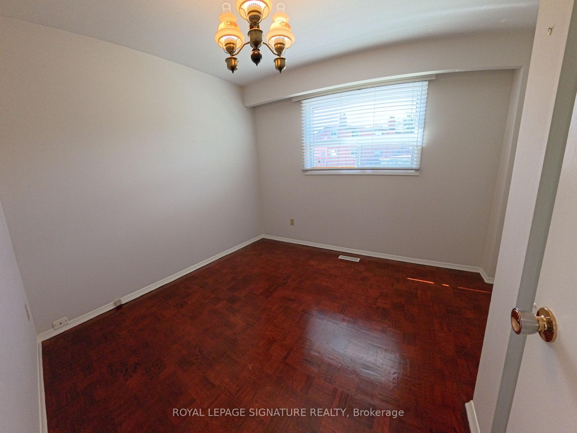 Photo 11 of 3612 Birchmeadow Crescent, Mississauga, Applewood — HOMEH