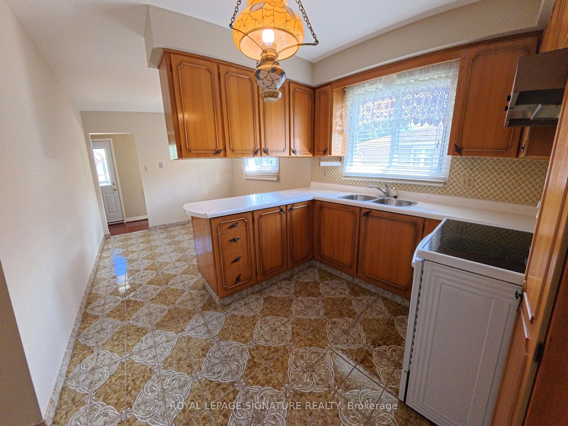 Photo 14 of 3612 Birchmeadow Crescent, Mississauga, Applewood — HOMEH