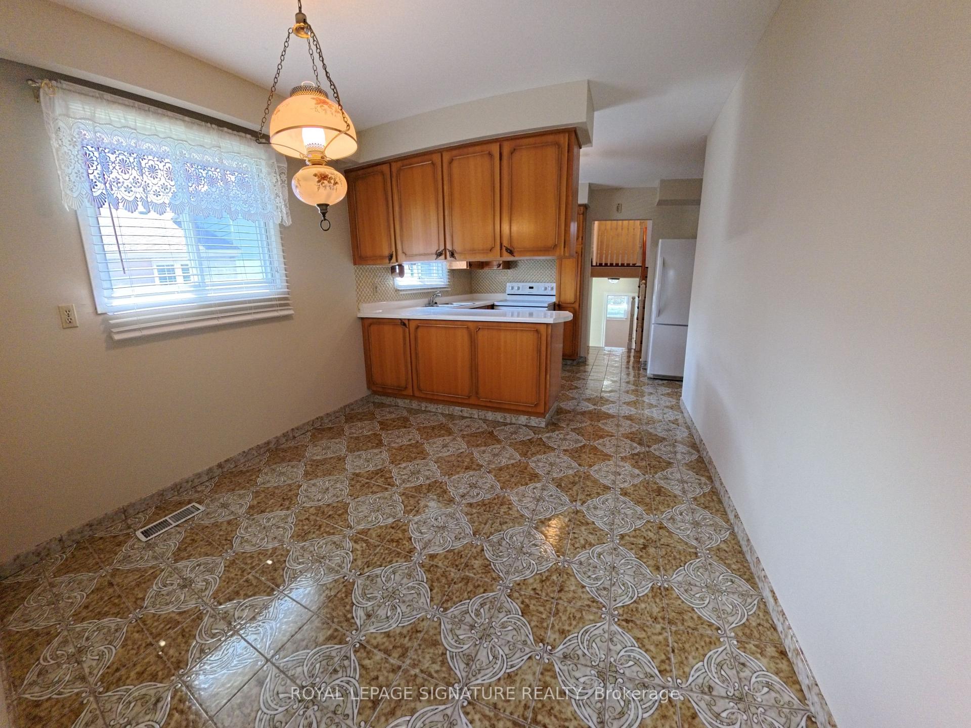 Photo 15 of 3612 Birchmeadow Crescent, Mississauga, Applewood — HOMEH