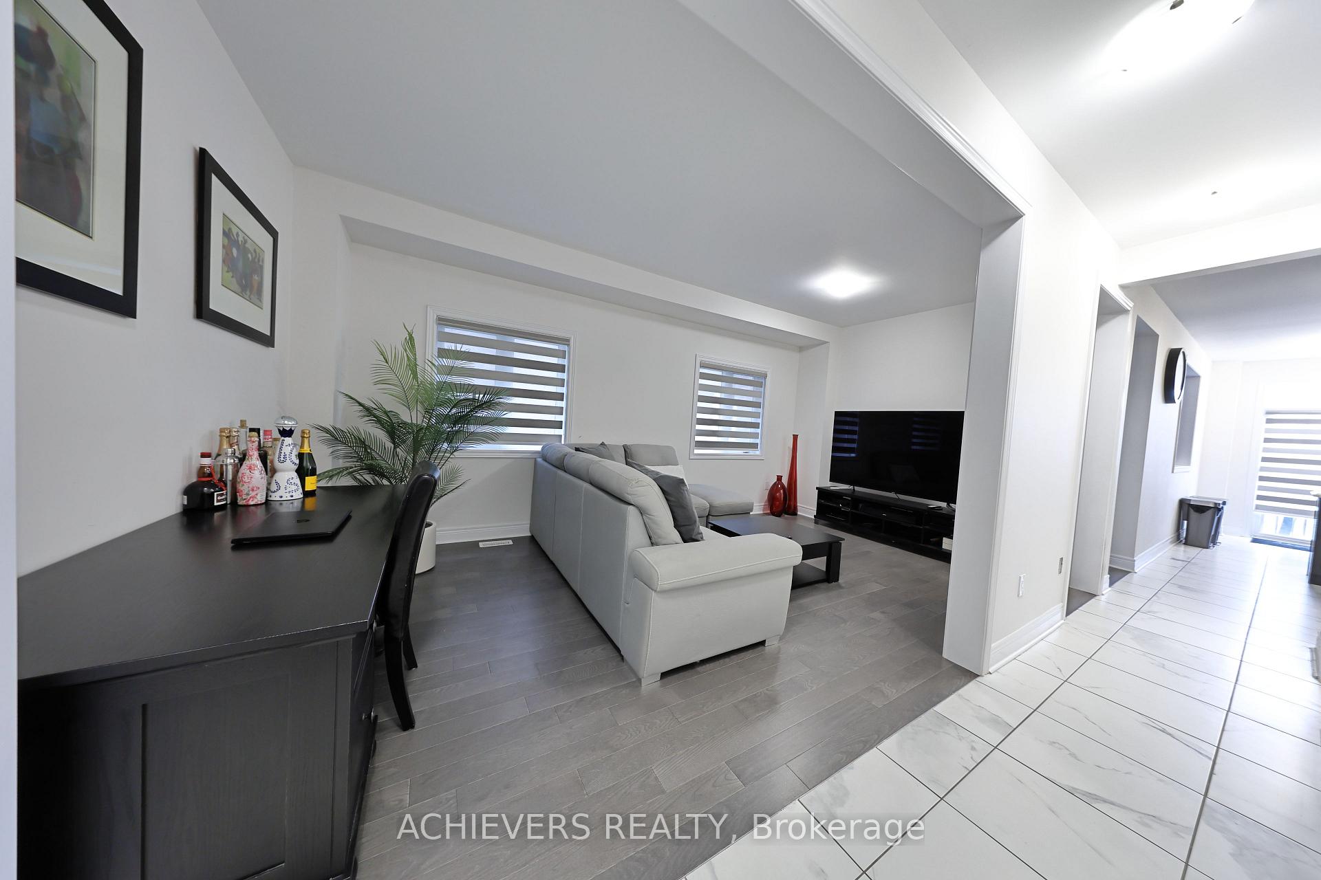 Photo 8 of 52 Branigan Crescent, Halton Hills, Georgetown — HOMEH