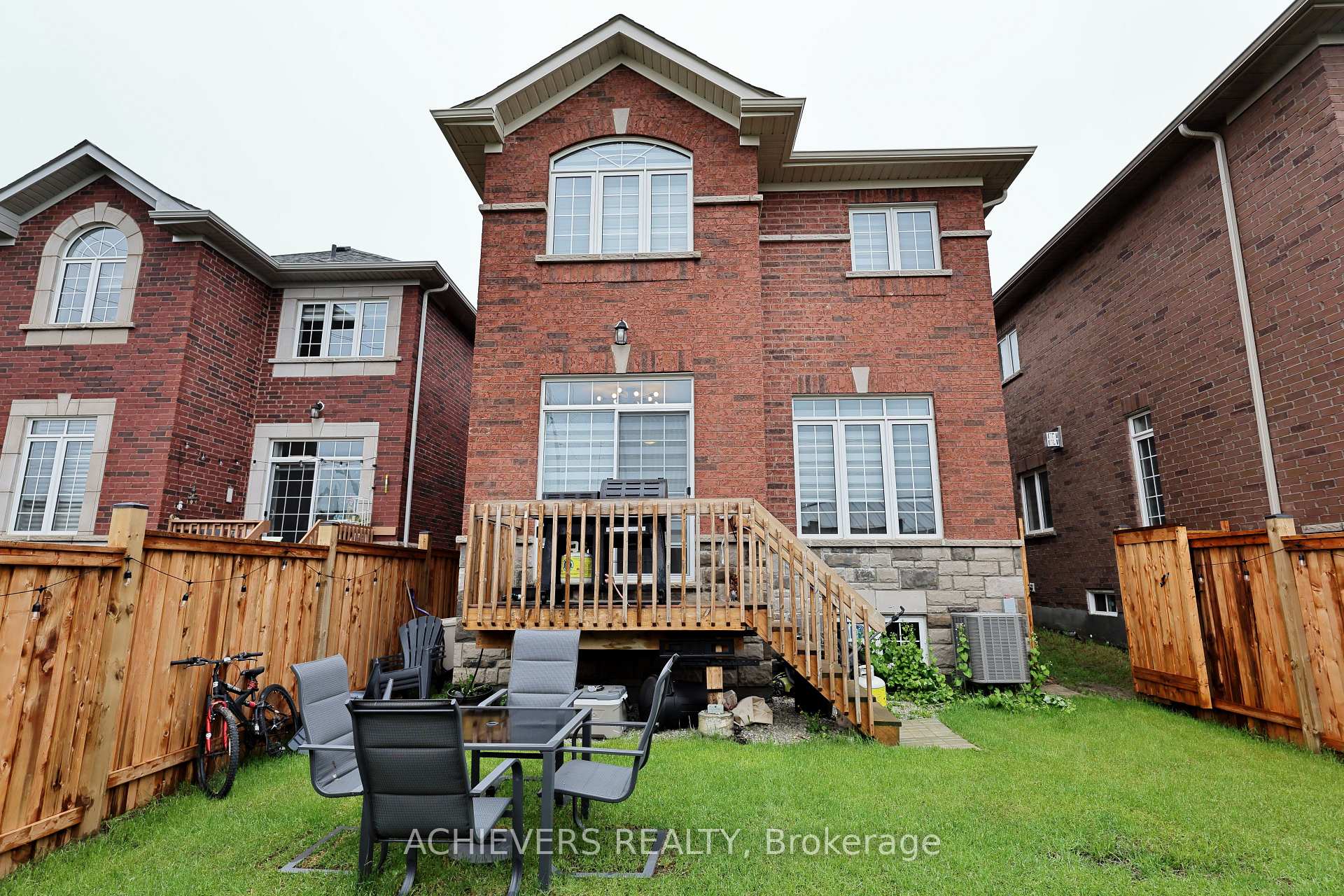 Photo 16 of 52 Branigan Crescent, Halton Hills, Georgetown — HOMEH