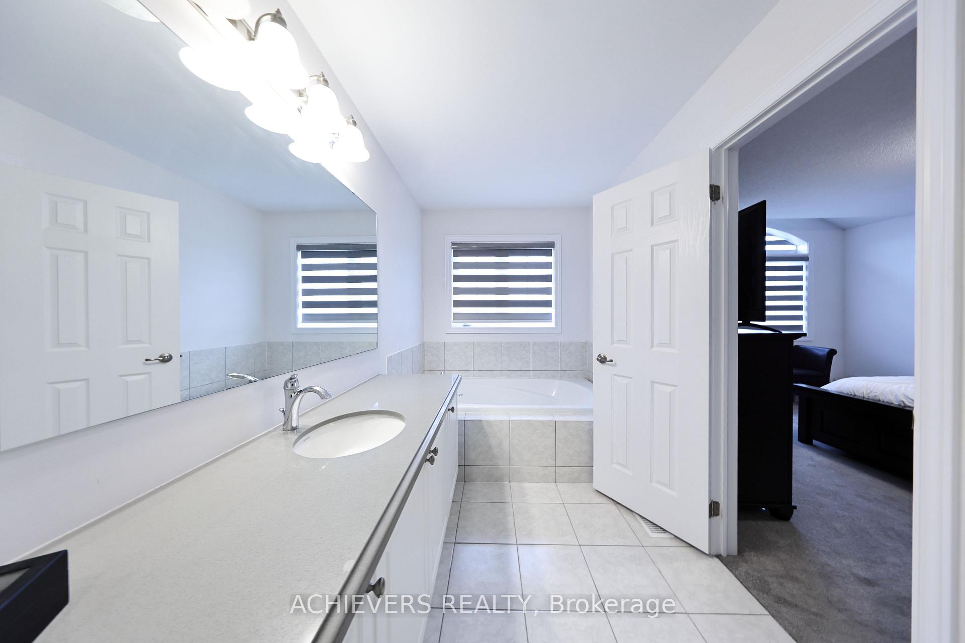 Photo 25 of 52 Branigan Crescent, Halton Hills, Georgetown — HOMEH