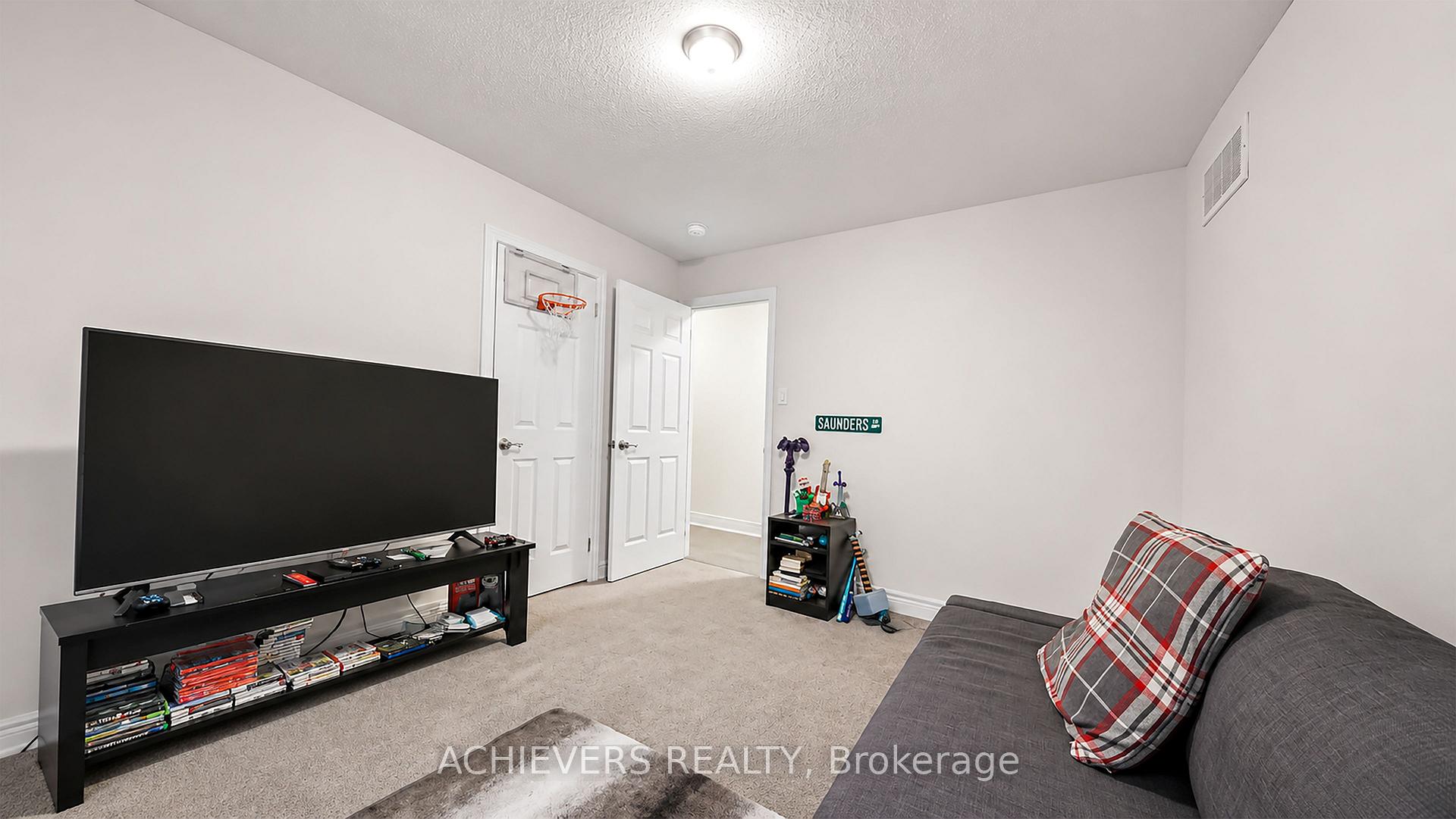 Photo 32 of 52 Branigan Crescent, Halton Hills, Georgetown — HOMEH