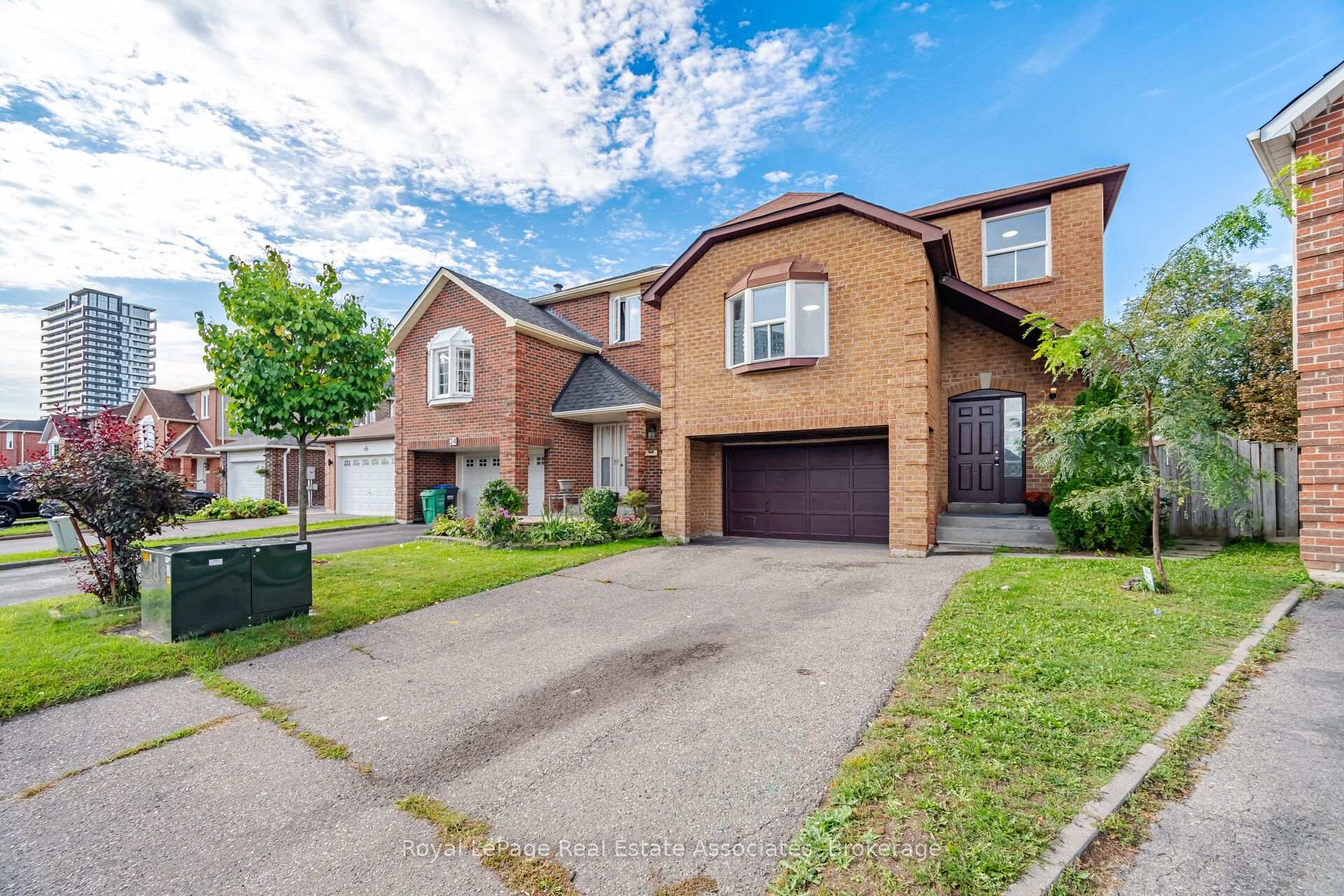 Photo 3 of 26 Sheldrake Court, Brampton, Brampton South — HOMEH