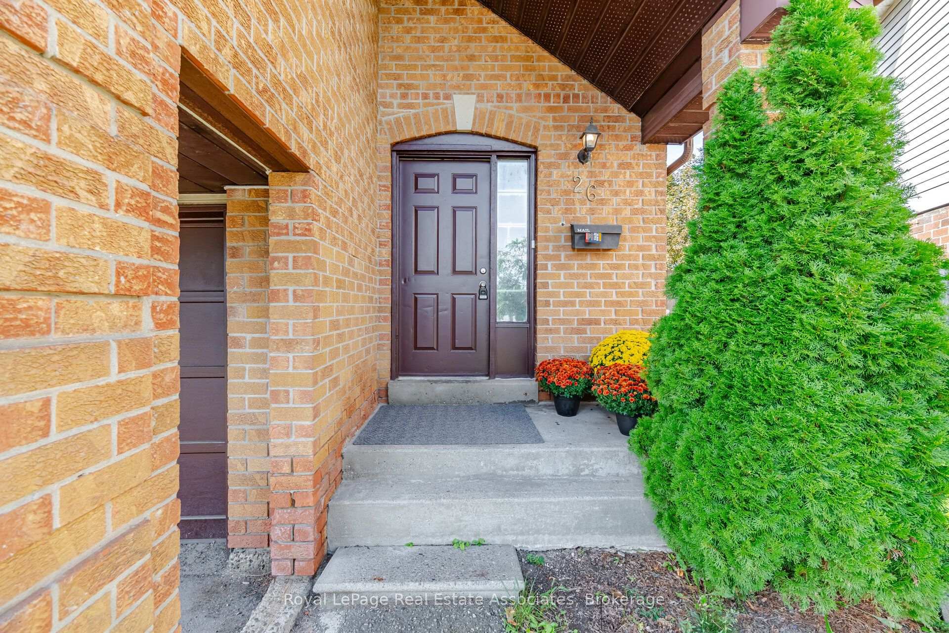 Photo 5 of 26 Sheldrake Court, Brampton, Brampton South — HOMEH