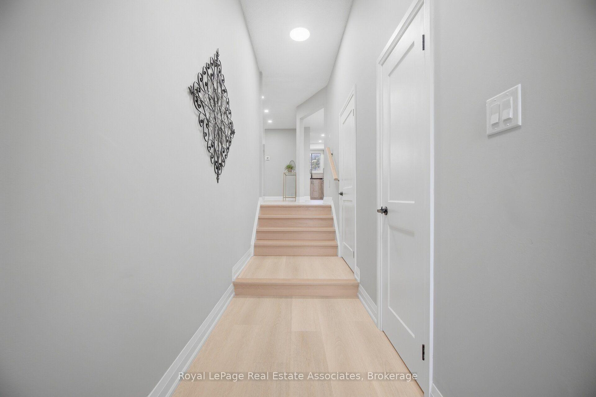 Photo 9 of 26 Sheldrake Court, Brampton, Brampton South — HOMEH
