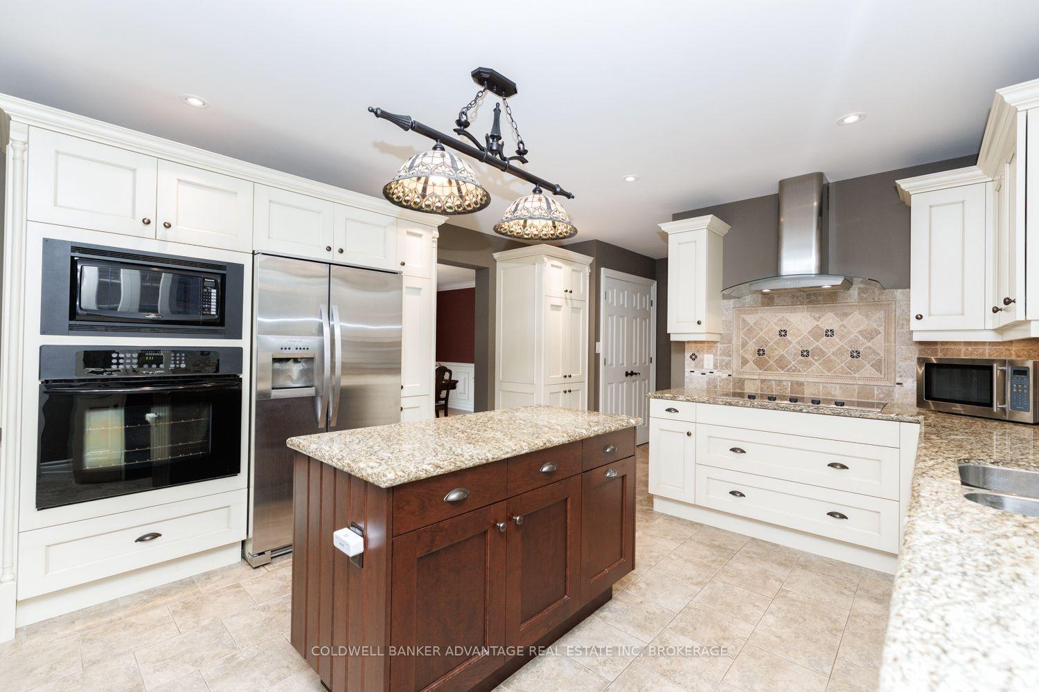 Photo 10 of 16 Willowdale Court, Pelham, Fonthill — HOMEH