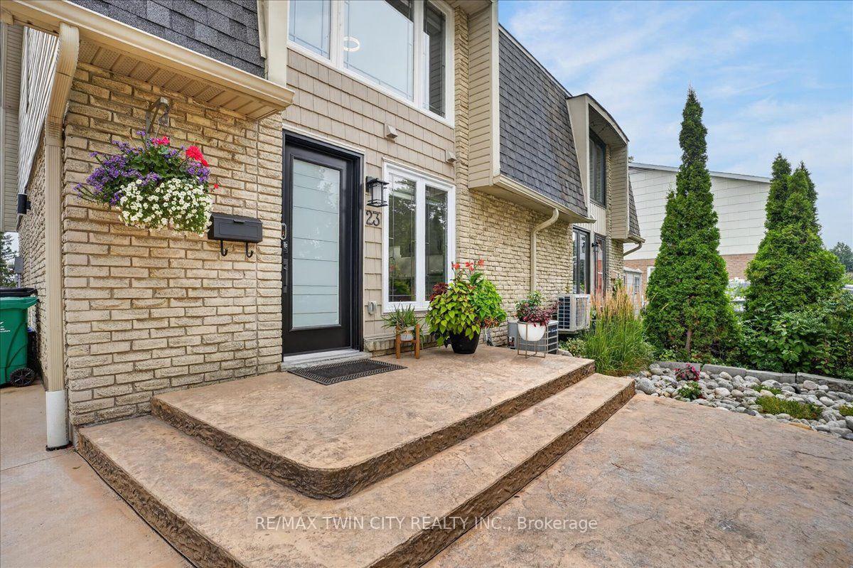 Photo 5 of 23 Briar Knoll Drive, Kitchener, Country Hills West — HOMEH
