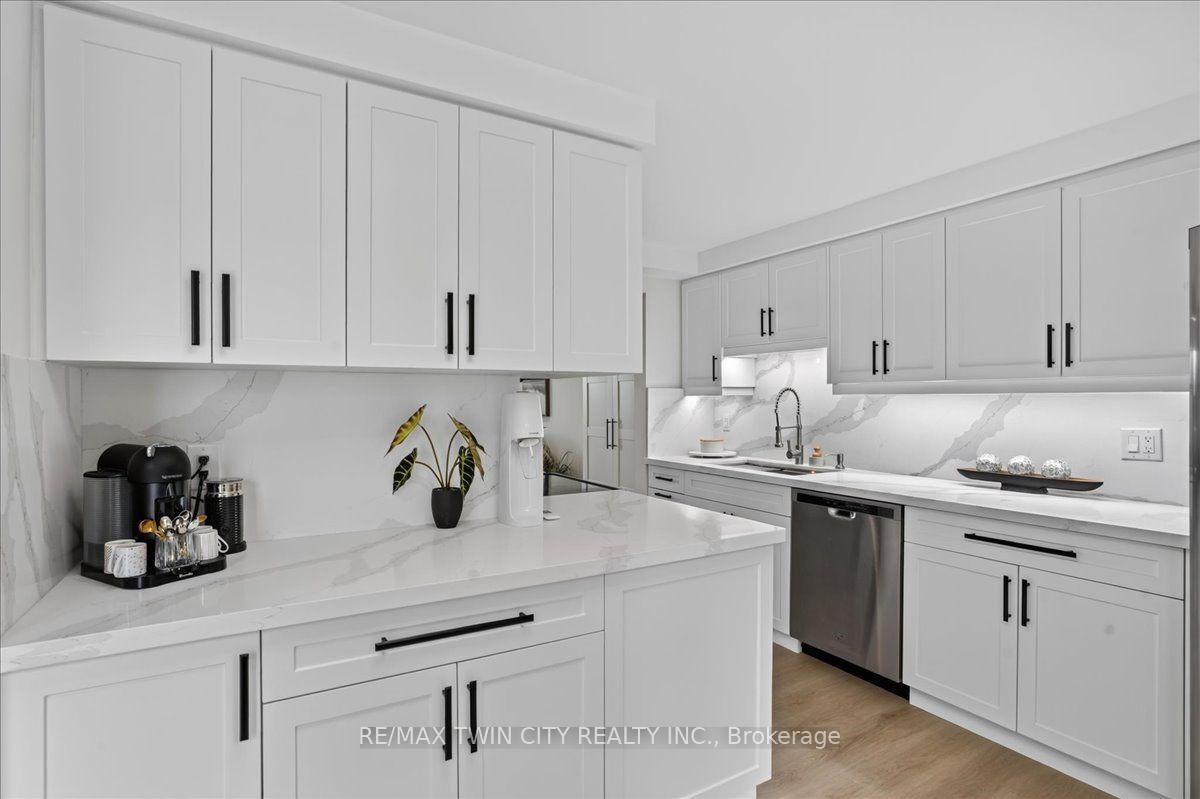 Photo 9 of 23 Briar Knoll Drive, Kitchener, Country Hills West — HOMEH