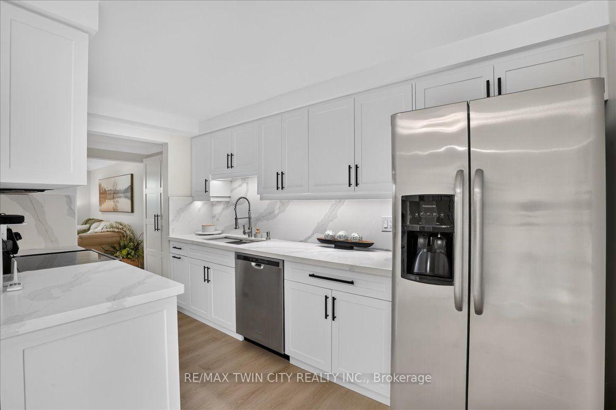 Photo 10 of 23 Briar Knoll Drive, Kitchener, Country Hills West — HOMEH