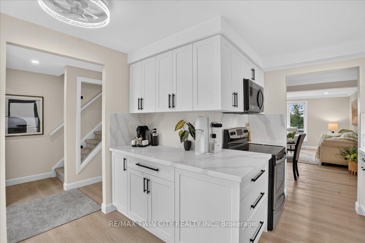 Photo 11 of 23 Briar Knoll Drive, Kitchener, Country Hills West — HOMEH