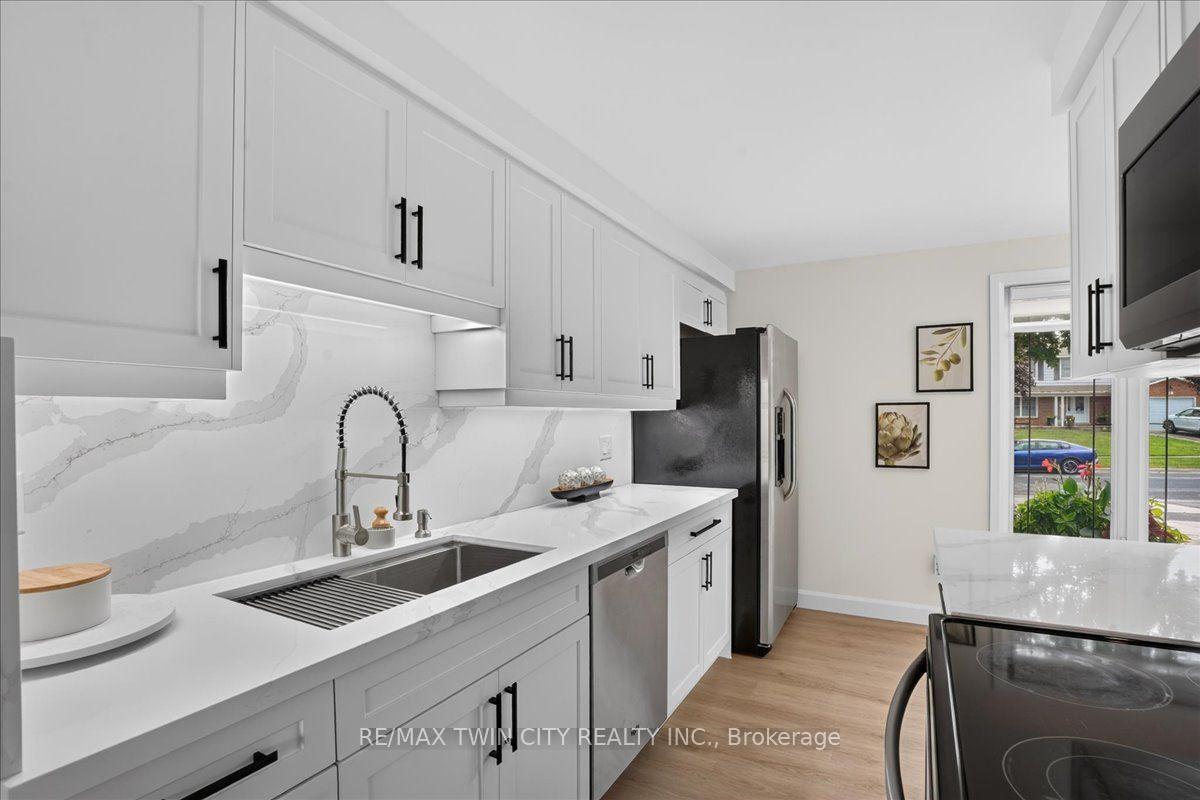 Photo 12 of 23 Briar Knoll Drive, Kitchener, Country Hills West — HOMEH