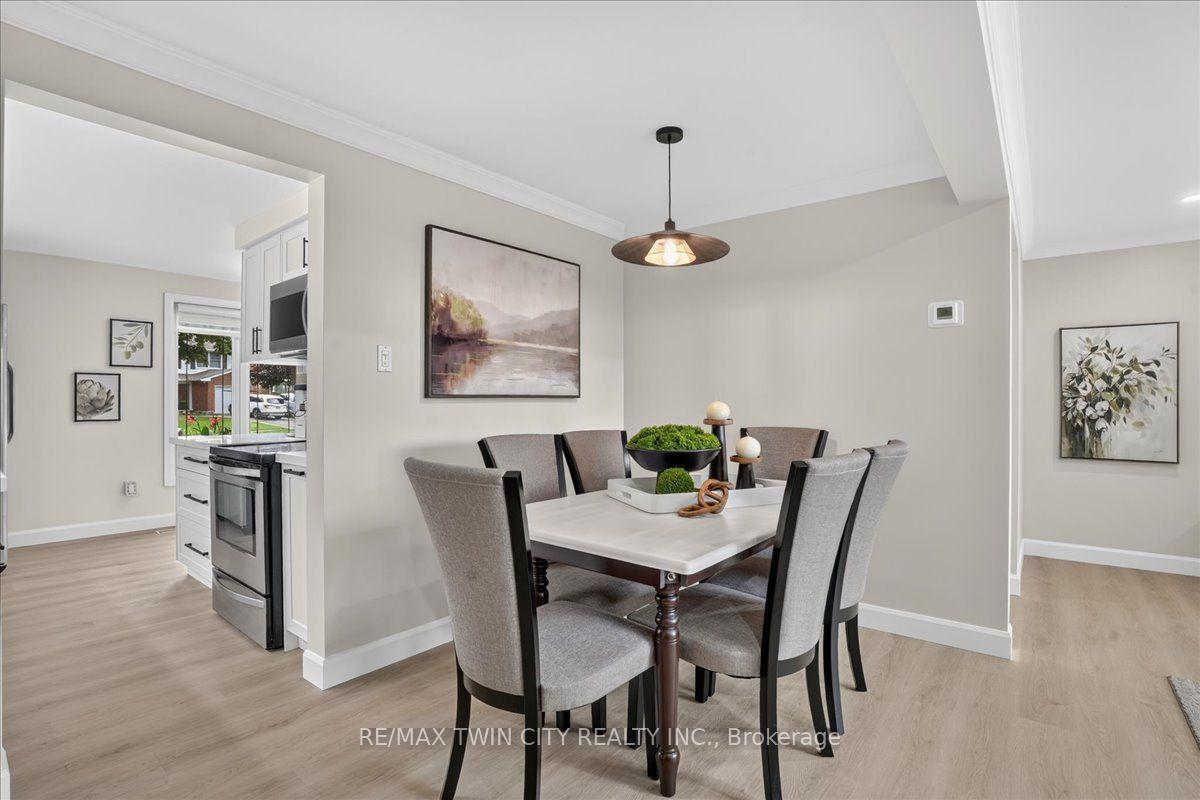 Photo 15 of 23 Briar Knoll Drive, Kitchener, Country Hills West — HOMEH