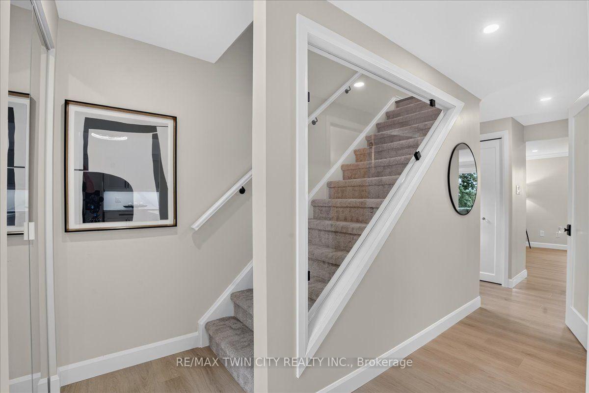 Photo 20 of 23 Briar Knoll Drive, Kitchener, Country Hills West — HOMEH