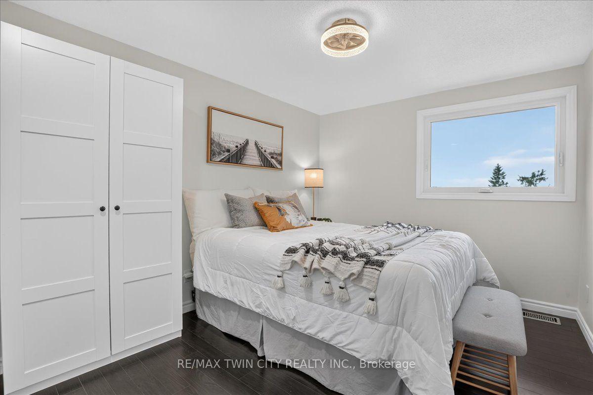 Photo 24 of 23 Briar Knoll Drive, Kitchener, Country Hills West — HOMEH