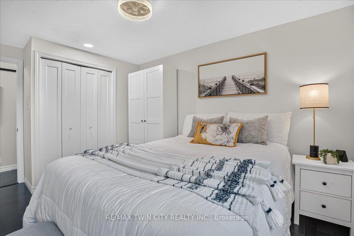 Photo 25 of 23 Briar Knoll Drive, Kitchener, Country Hills West — HOMEH