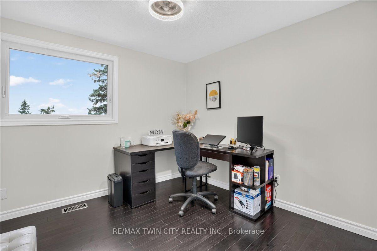 Photo 26 of 23 Briar Knoll Drive, Kitchener, Country Hills West — HOMEH