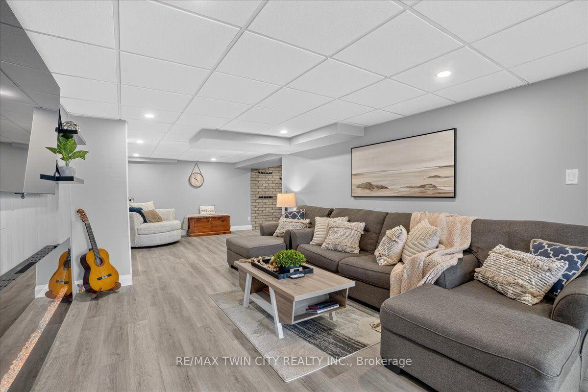 Photo 38 of 23 Briar Knoll Drive, Kitchener, Country Hills West — HOMEH