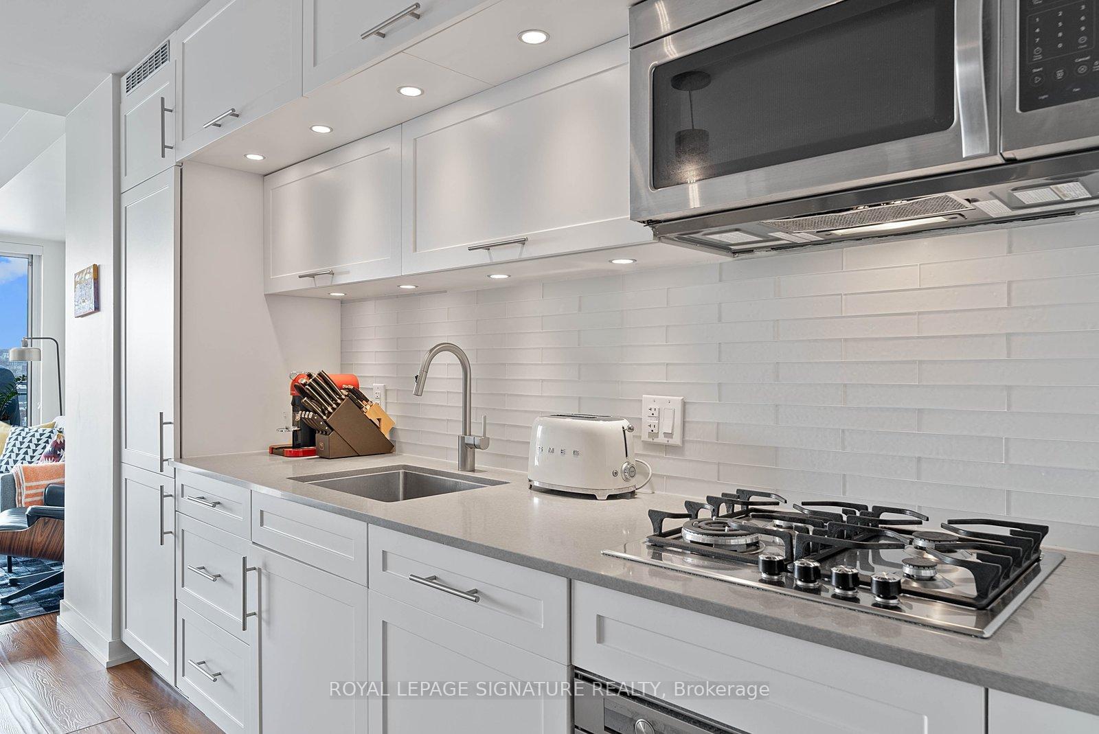 Photo 9 of Unit 601, 205 Manning Avenue, Toronto, Trinity-Bellwoods — HOMEH