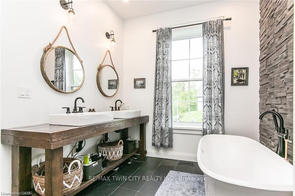 Photo 18 of 141 Ruth Anne Place, Mapleton, Rural Mapleton — HOMEH