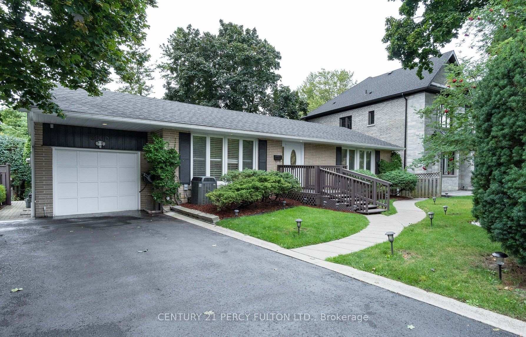 Front of Unit #Main, 380 Tareyton Road